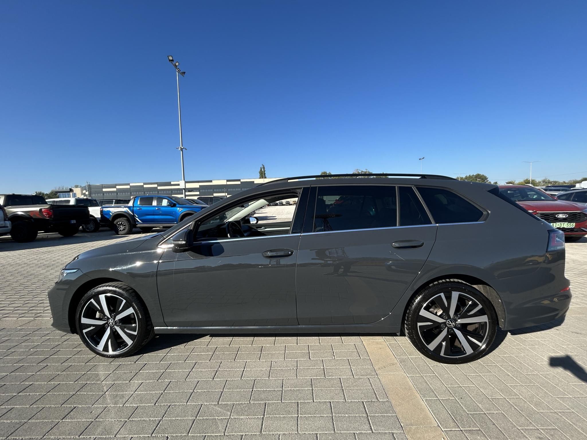 VOLKSWAGEN GOLF VIII Variant 2.0 TDI Style DSG ÁLLÓFŰTÉS! NAPFÉNYTETŐ! VONÓHOROG! Magyar! Gyári garancia! 27.000 km!