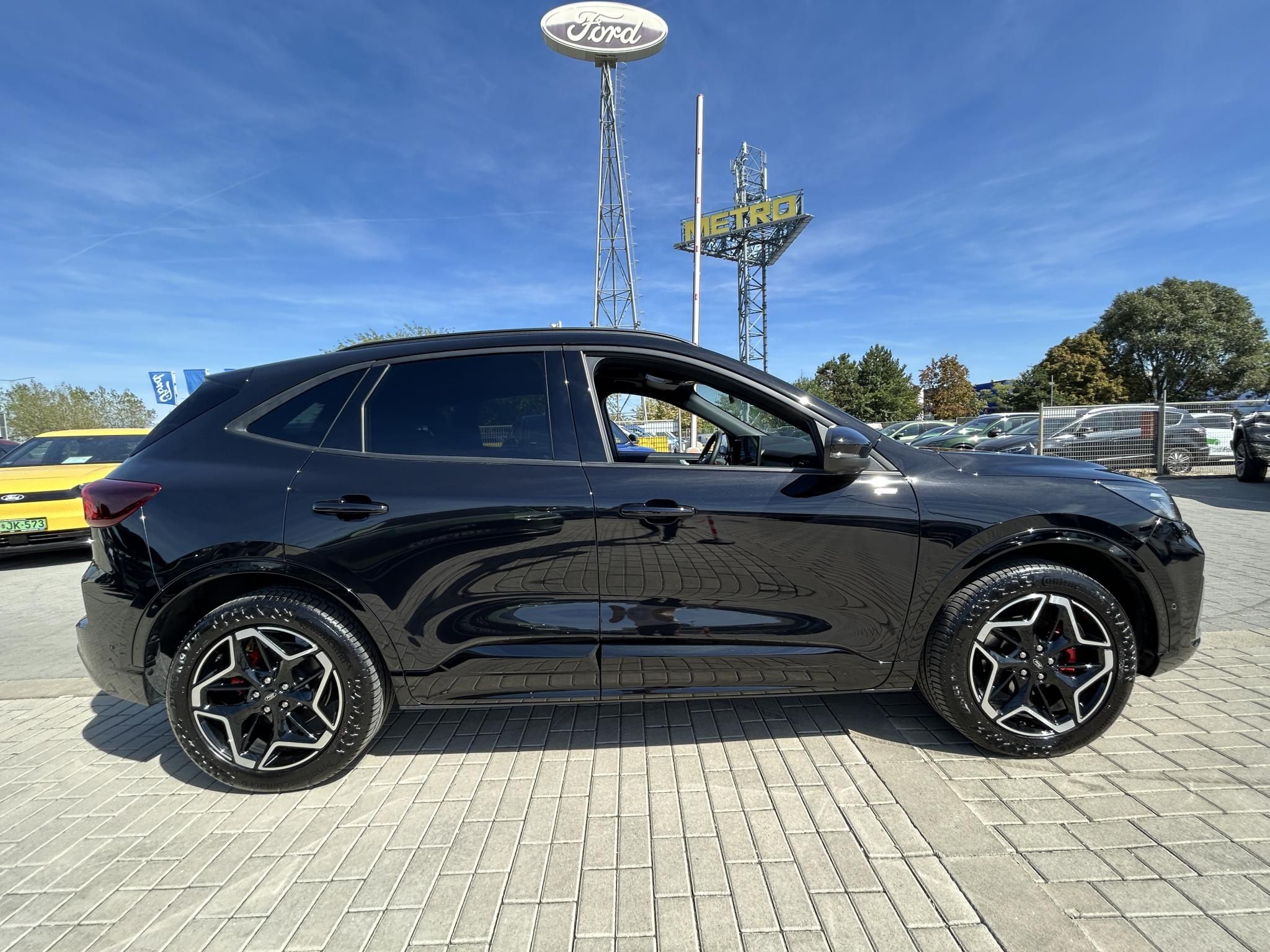 FORD KUGA 2.5 PHEV ST-Line X CVT Magyar! 19.500 Km! 2030-ig Garancia! Panorámatető! 360 Kamera!