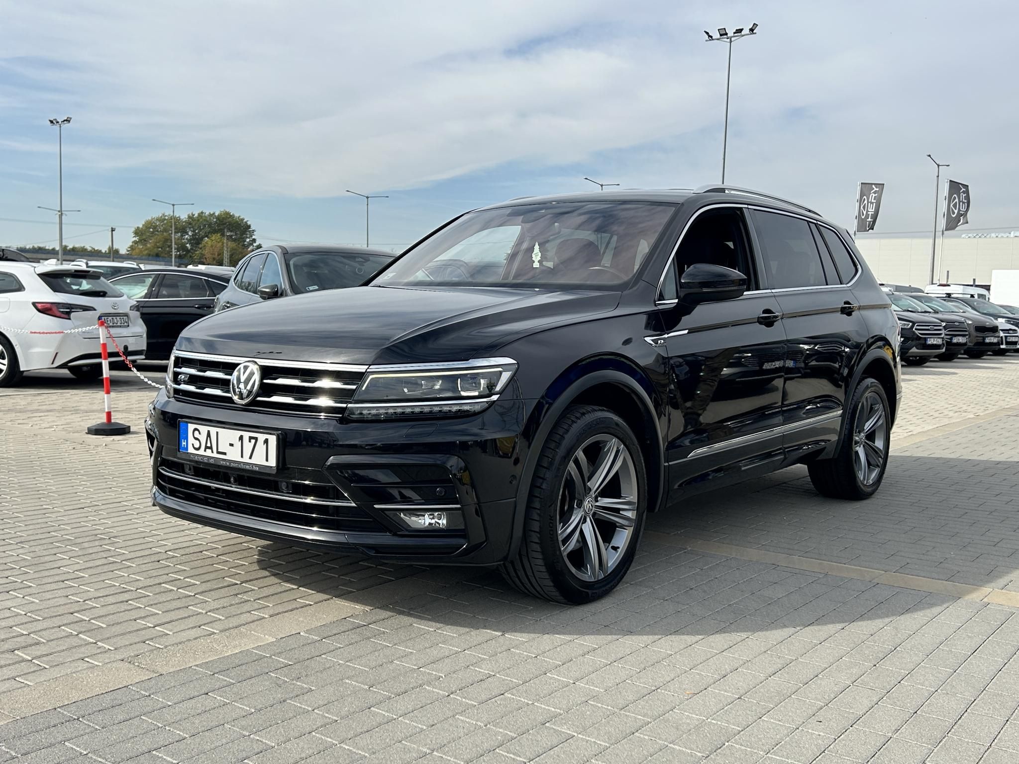 VOLKSWAGEN TIGUAN Allspace 2.0 TDI SCR Highline 4Motion DSG [7 személy] R-Line