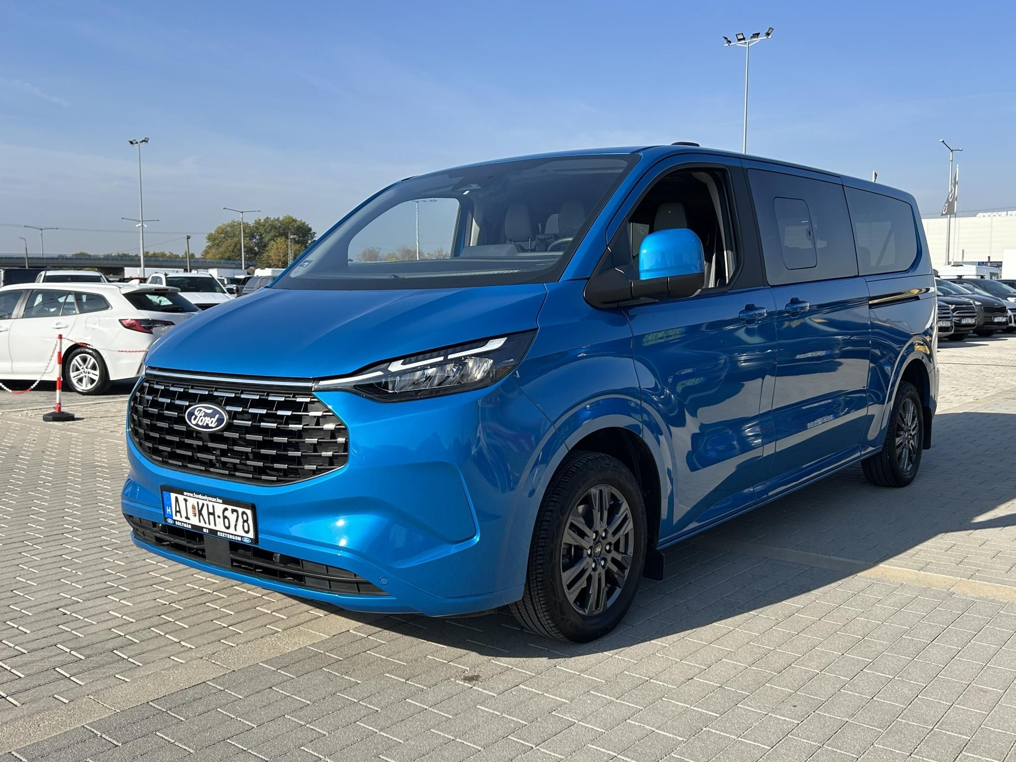 FORD TRANSIT Tourneo Custom 2.5 PHEV 340 L1H1 Titanium (Automata) (9 személyes )