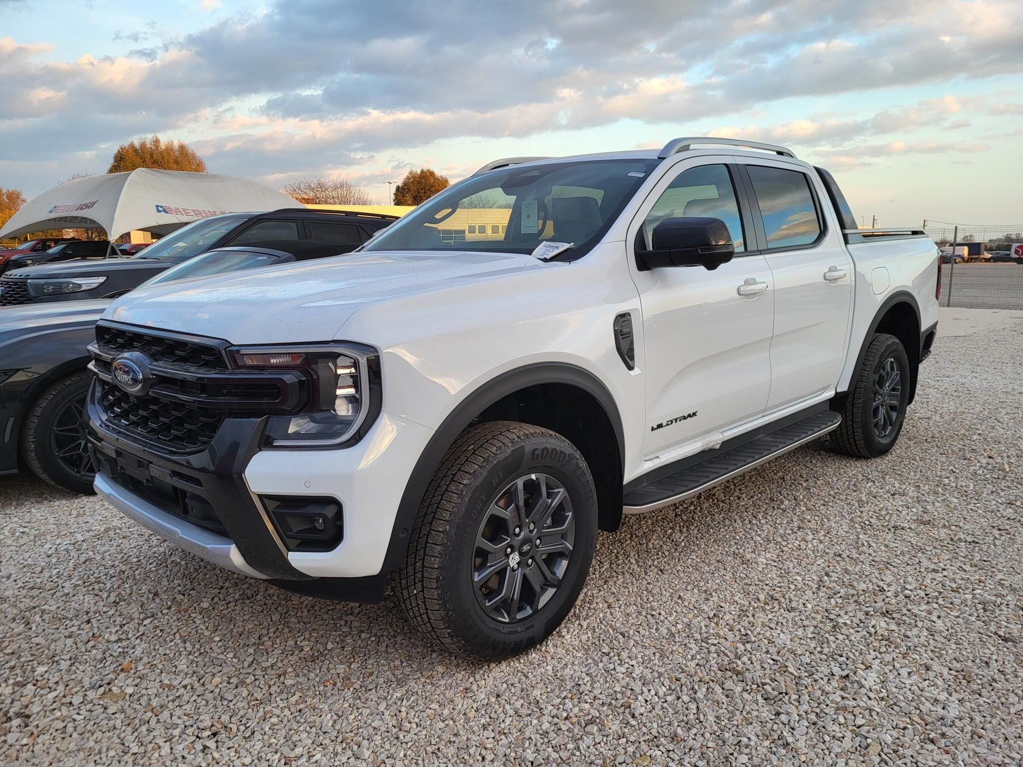 FORD RANGER 2.0 TDCi EcoBlue 4x4 Wildtrak (Automata) Raktárról! Elektromos rolóval! 5.99%-os finanszírozással!