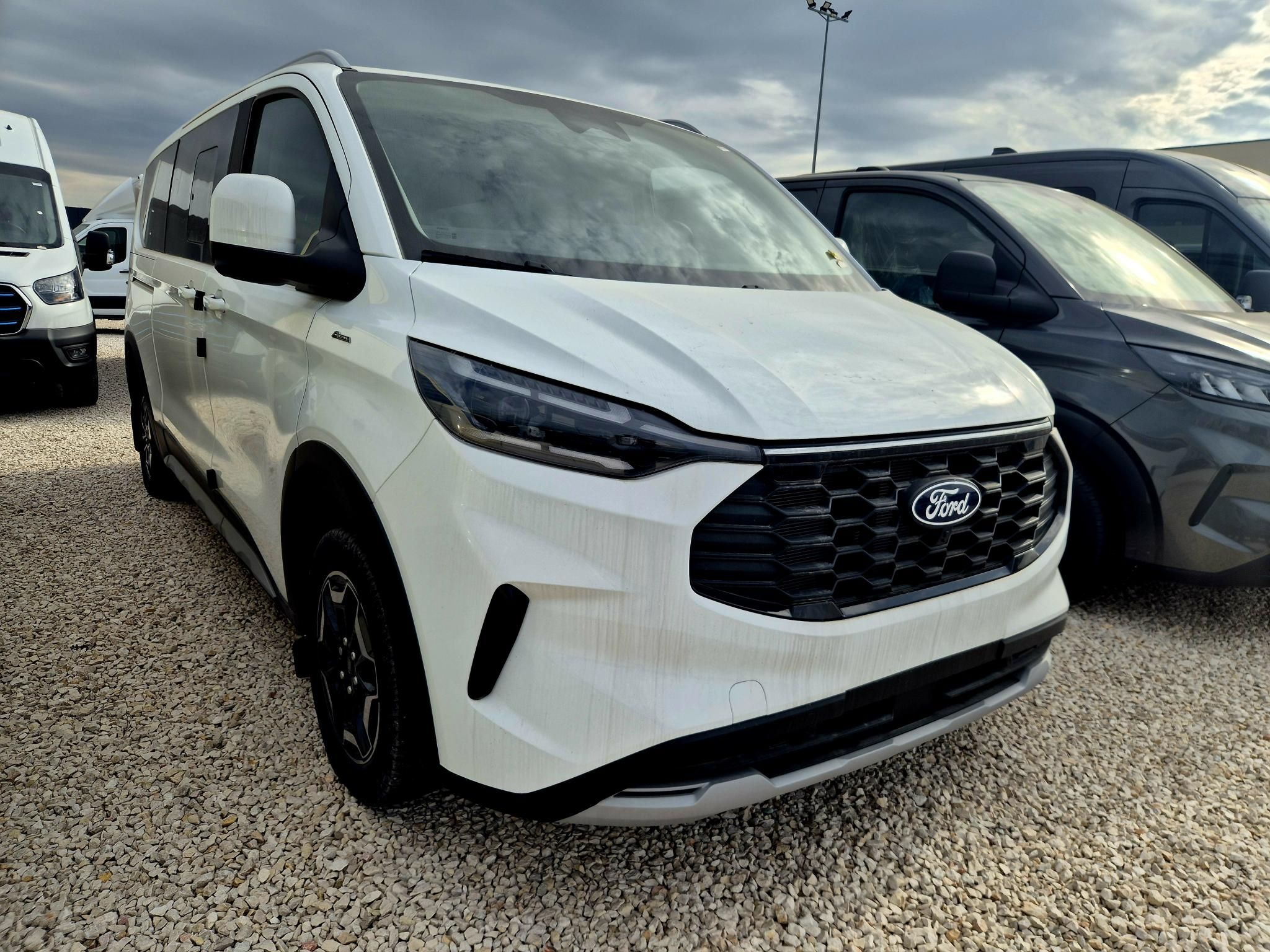 FORD TRANSIT Tourneo Custom 2.0 TDCi 320 L2H1 Active OKTÓBERI HIHETETLEN AJÁNLAT AZ M3 FORDNÁL!! KÉSZLETRŐL!AKÁR KEDVEZŐ LÍZINGRE IS!