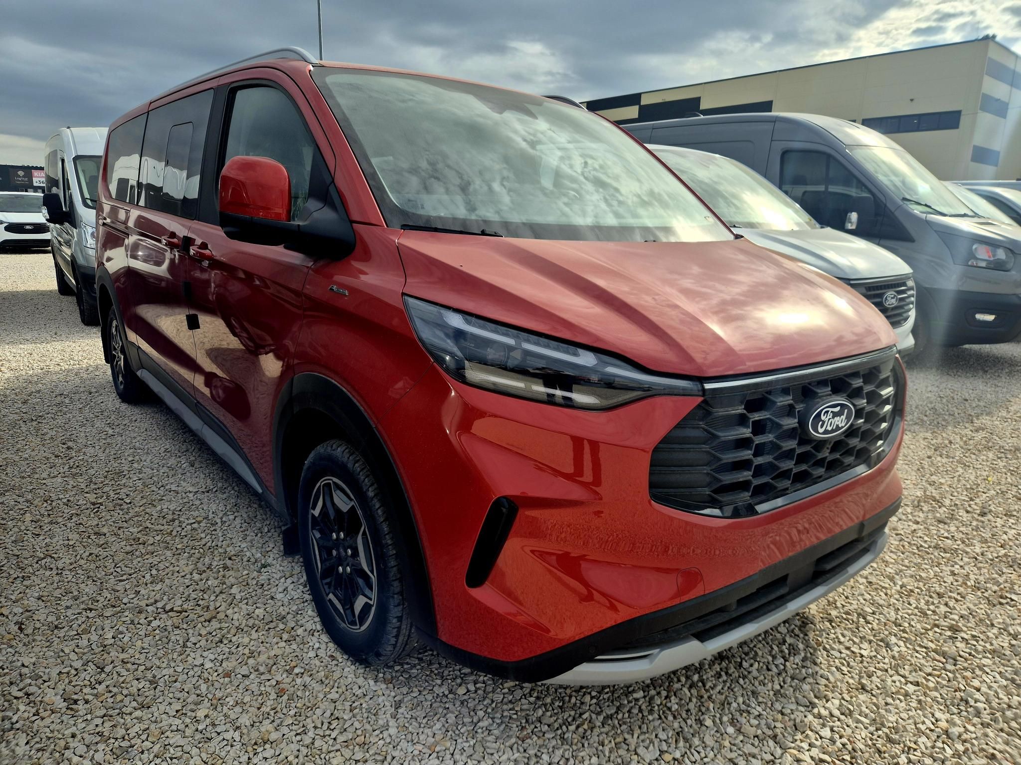 FORD TRANSIT Tourneo Custom 2.0 TDCi 320 L2H1 Active OKTÓBERI HIHETETLEN AJÁNLAT AZ M3 FORDNÁL!! KÉSZLETRŐL!AKÁR KEDVEZŐ LÍZINGRE IS!