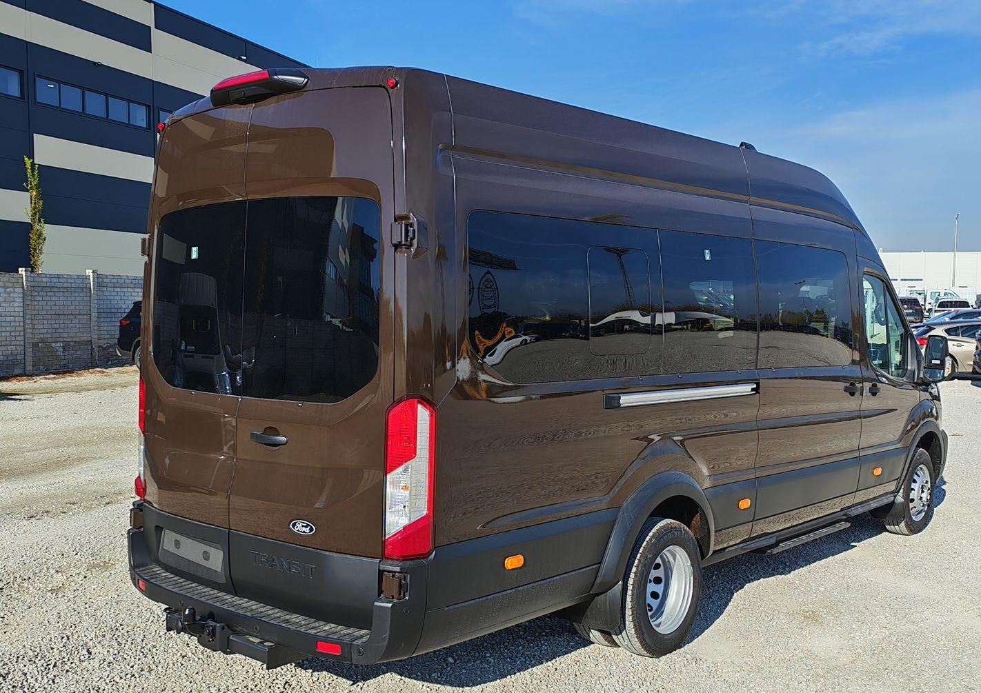 FORD Transit Minibusz Travel 17 fős. vonóhorgos. egyedi színben készletről