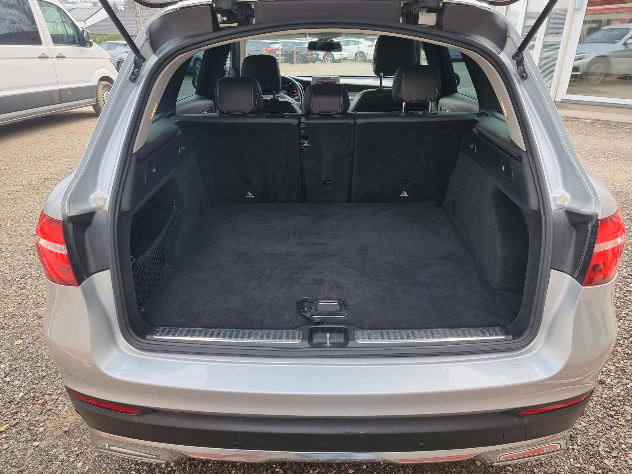 MERCEDES-BENZ GLC 250 d 4Matic 9G-TRONIC Led fényszórók Félbőr kárpit Navi Tempomat Fűt.ülés El.ülés