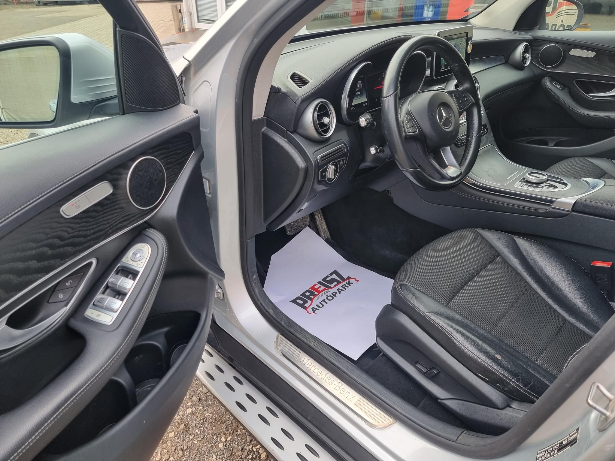 MERCEDES-BENZ GLC 250 d 4Matic 9G-TRONIC Led fényszórók Félbőr kárpit Navi Tempomat Fűt.ülés El.ülés