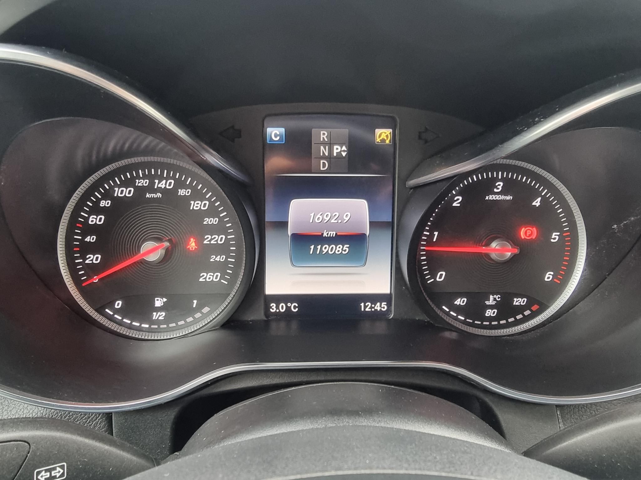 MERCEDES-BENZ GLC 250 d 4Matic 9G-TRONIC Led fényszórók Félbőr kárpit Navi Tempomat Fűt.ülés El.ülés