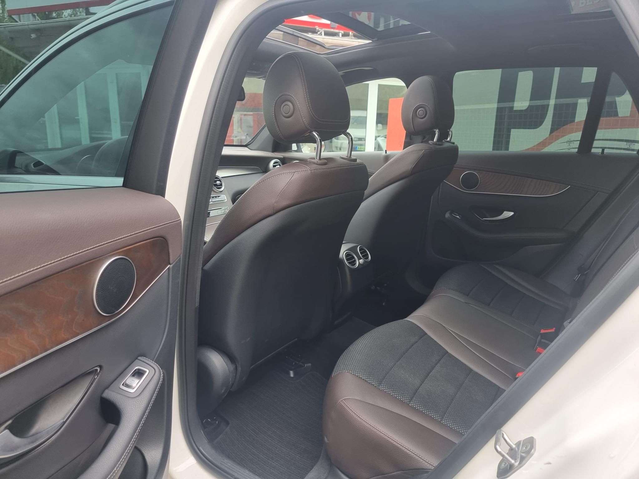 MERCEDES-BENZ GLC 220 d 4Matic 9G-TRONIC Bőrkárpit Tolatókamera Panorámatető Adaptiv tempomat Fűt.ülés