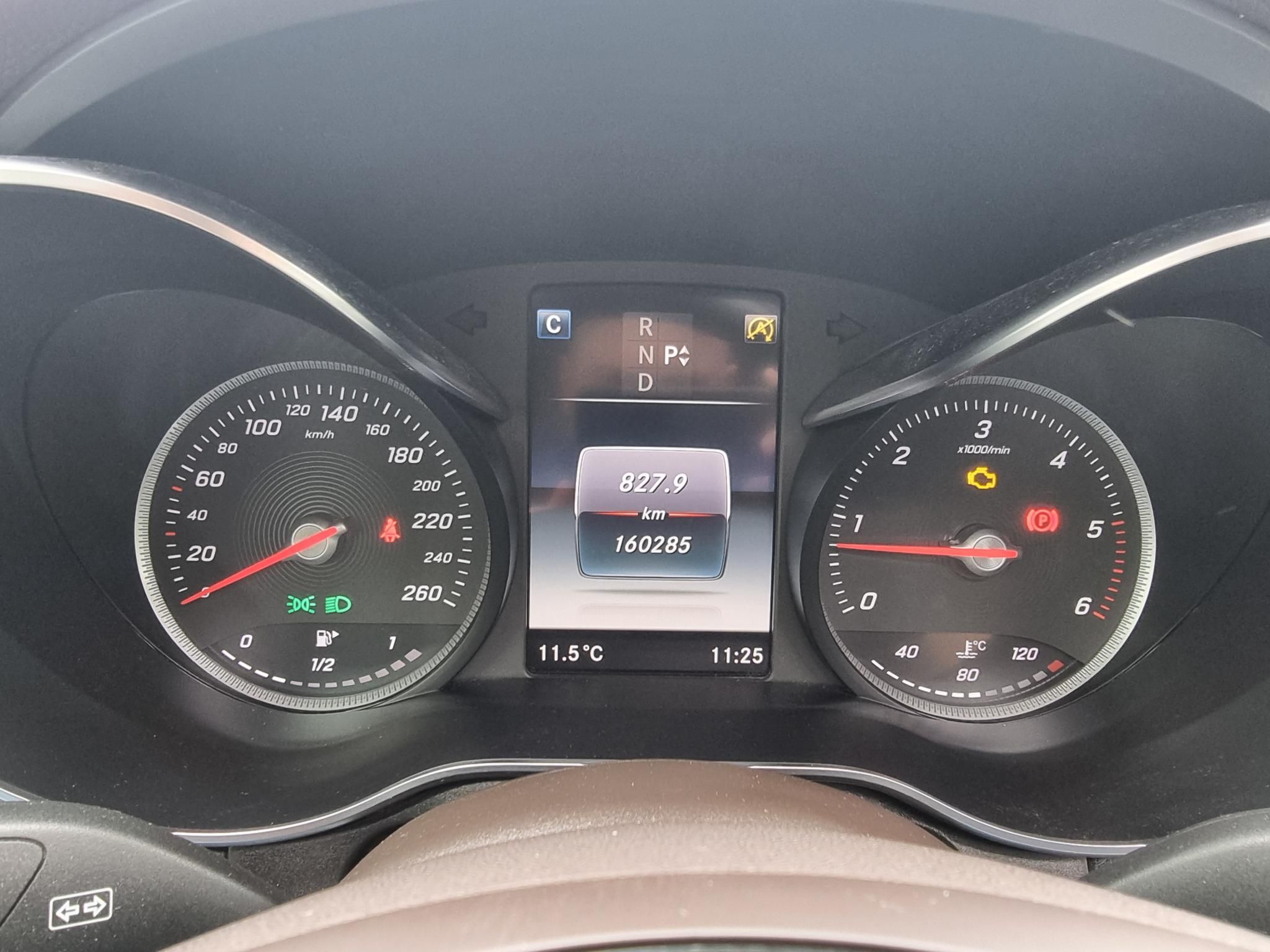 MERCEDES-BENZ GLC 220 d 4Matic 9G-TRONIC Bőrkárpit Tolatókamera Panorámatető Adaptiv tempomat Fűt.ülés
