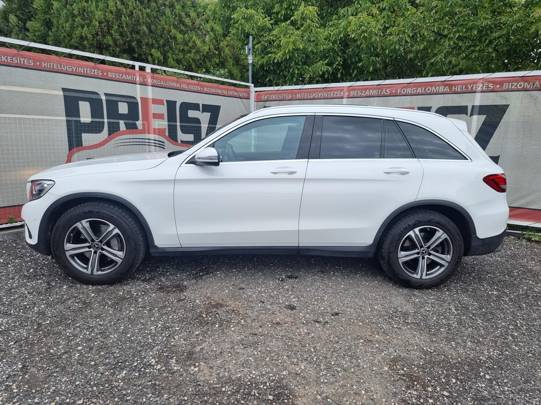 MERCEDES-BENZ GLC 220 d 4Matic 9G-TRONIC Bőrkárpit Tolatókamera Panorámatető Adaptiv tempomat Fűt.ülés