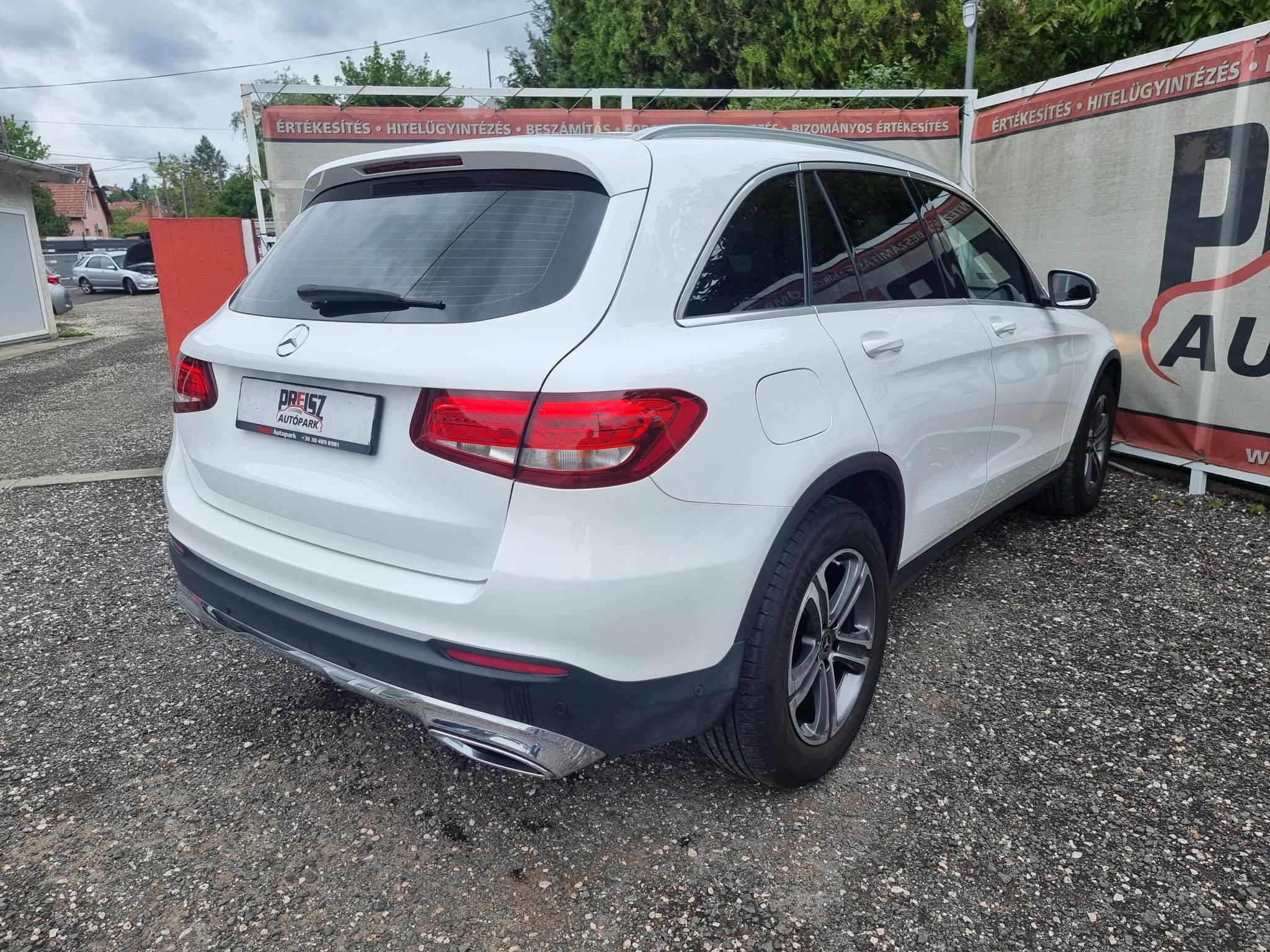 MERCEDES-BENZ GLC 220 d 4Matic 9G-TRONIC Bőrkárpit Tolatókamera Panorámatető Adaptiv tempomat Fűt.ülés
