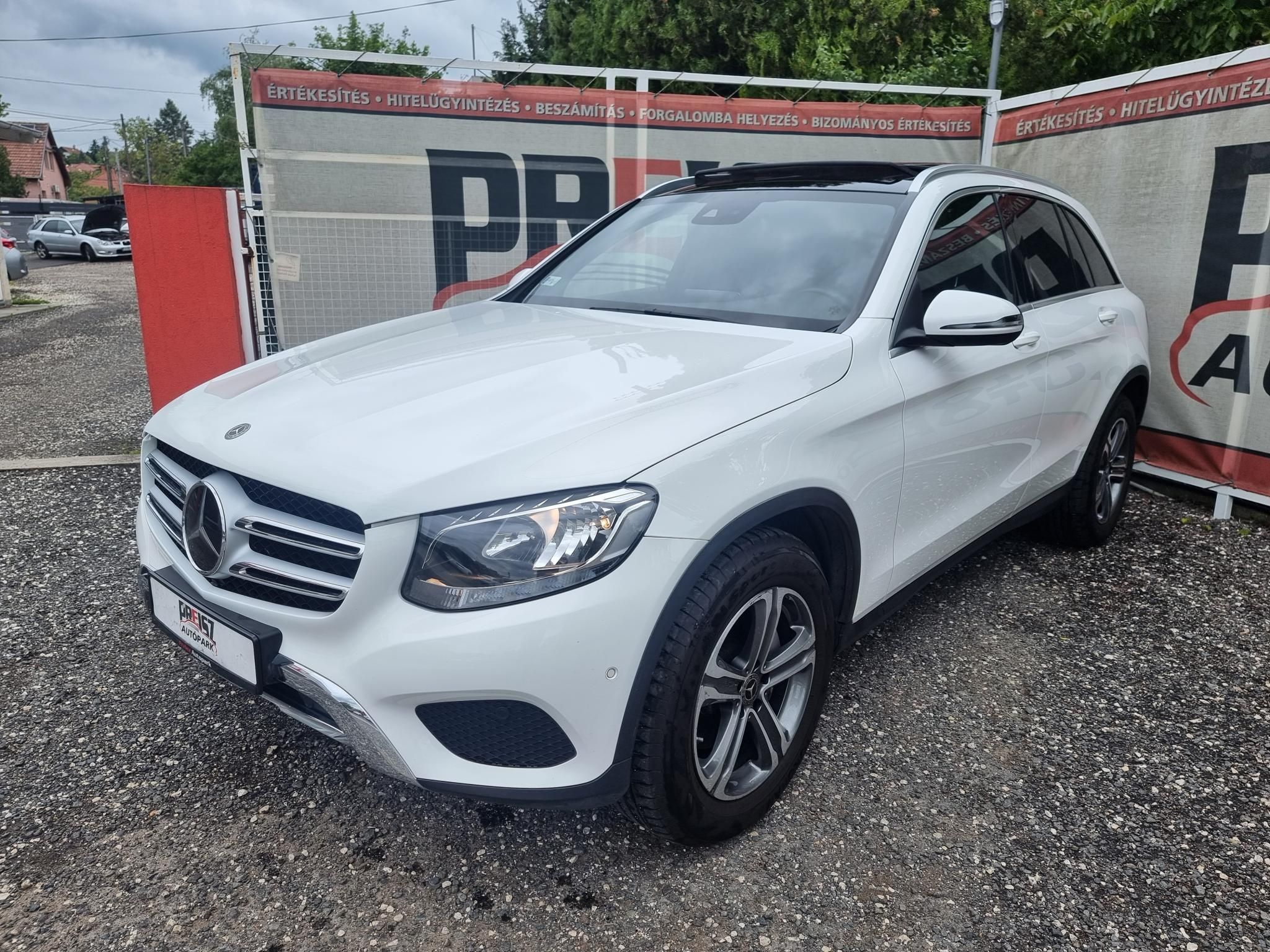 MERCEDES-BENZ GLC 220 d 4Matic 9G-TRONIC Bőrkárpit Tolatókamera Panorámatető Adaptiv tempomat Fűt.ülés