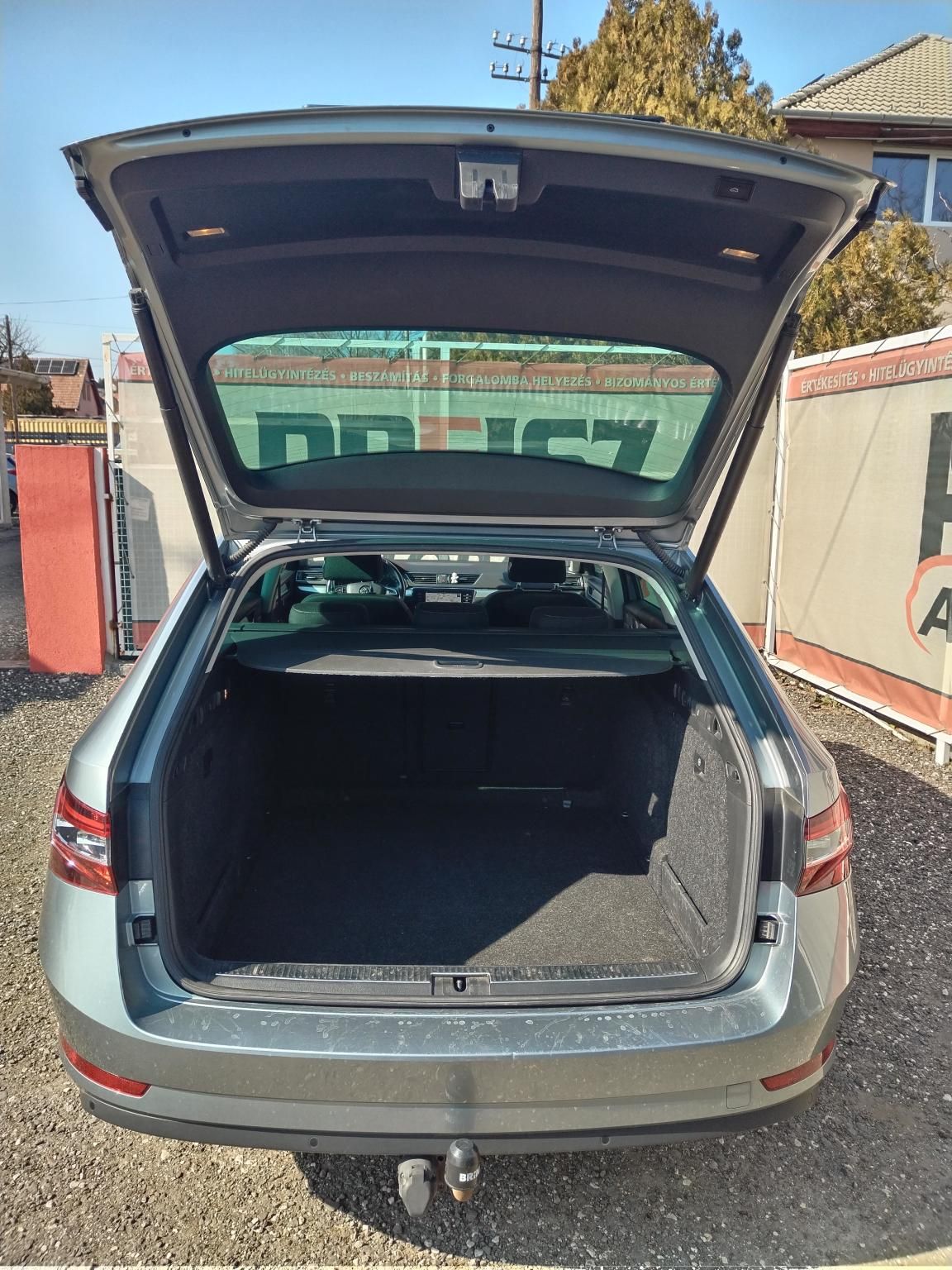 SKODA SUPERB Combi 2.0 TDi Style DSG Klíma Tempomat Elektromos ablak Elektromos tükör Panorámatető