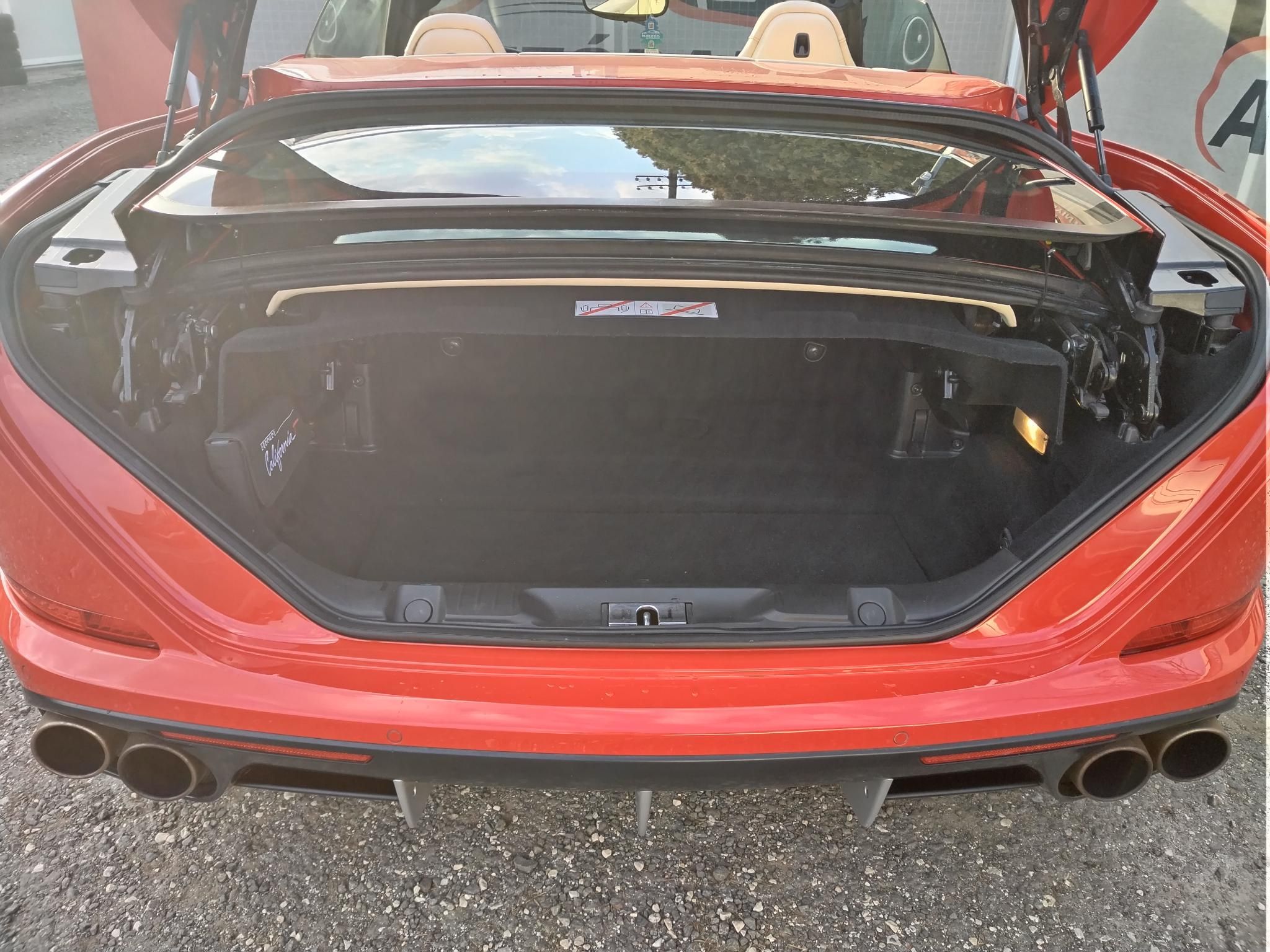 FERRARI CALIFORNIA T 3.8 V8 (Automata) Áfás (36Mft+áfa). Rendszeresen karbantartott