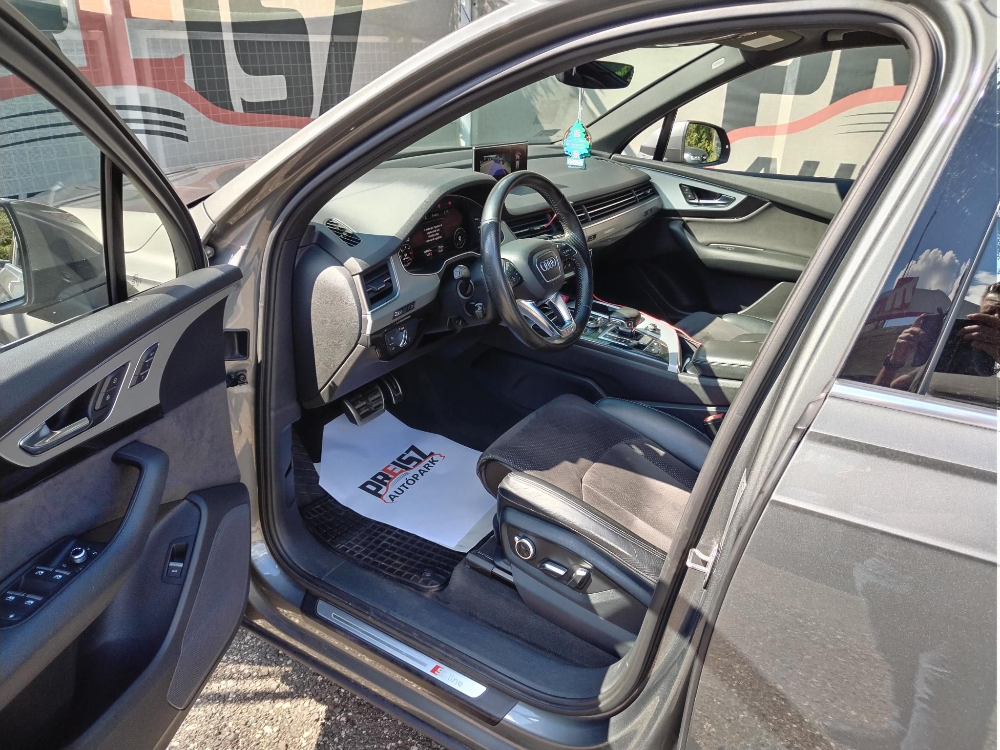 AUDI Q7 3.0 V6 TDI quattro Tiptronic ic S-Line Panorámatető Friss műszaki Gyári vonóhorog 20 colos kerekek