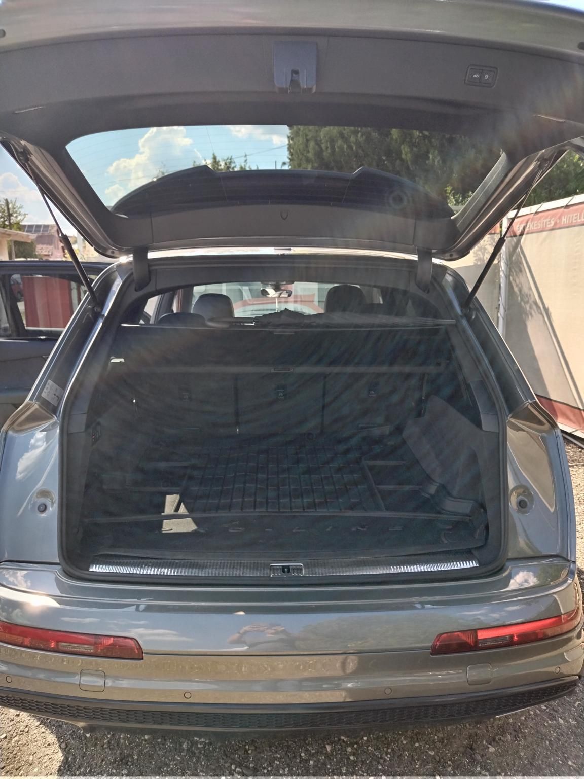 AUDI Q7 3.0 V6 TDI quattro Tiptronic ic S-Line Panorámatető Friss műszaki Gyári vonóhorog 20 colos kerekek