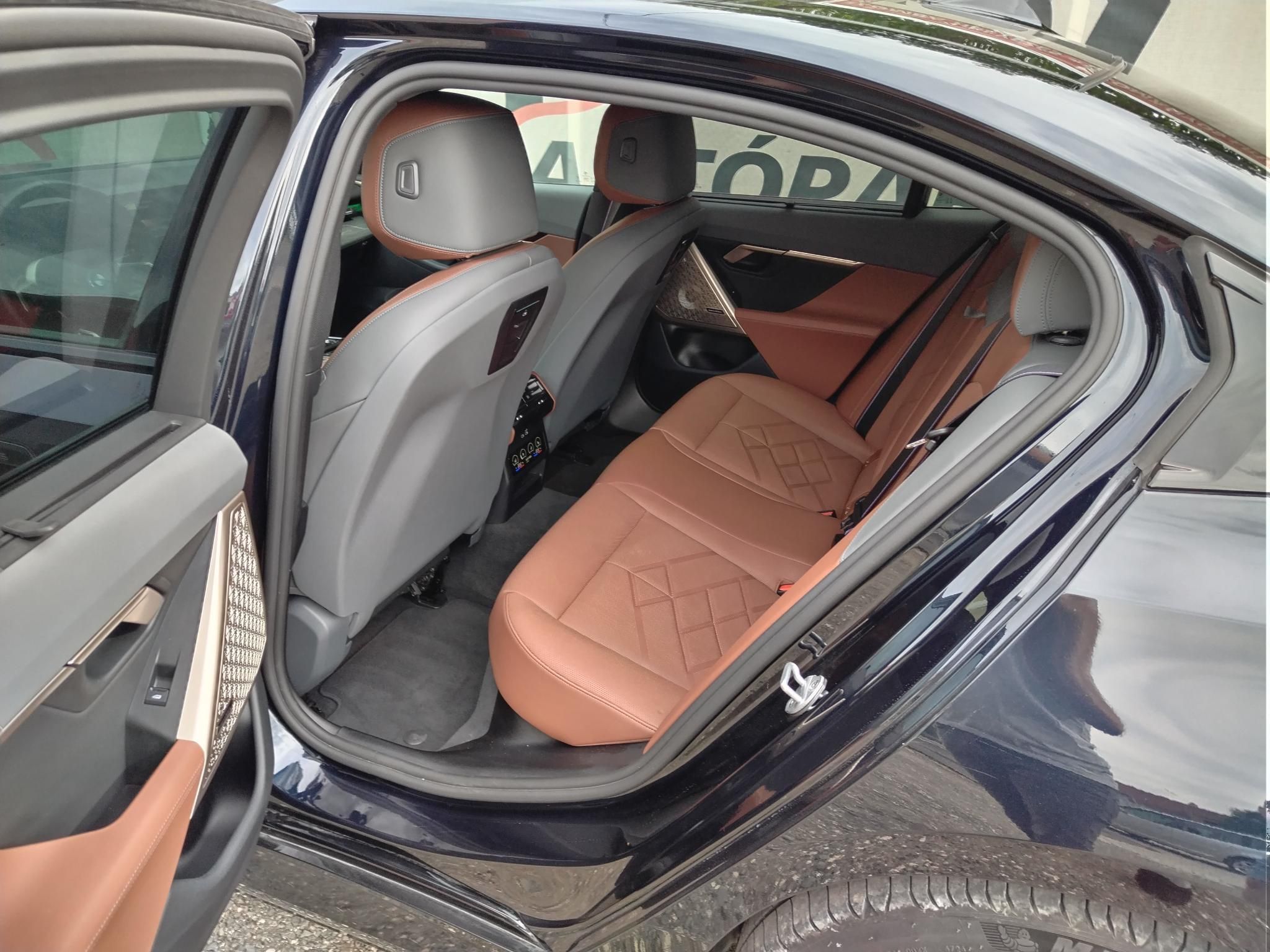 BMW I5 xDrive40 81,2kWh Garanciális Panorámatető Bowers&Wilkins Tempomat 360-as kamera