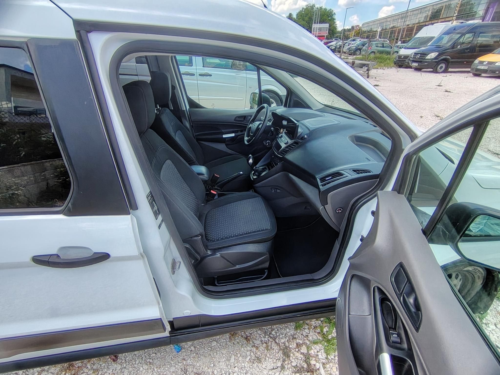 FORD CONNECT Transit230 1.5 TDCi L2 Trend Dupla tolóajtó 5 személyes Tempomat Fűtött ülés Klíma Fűtött szélvédő