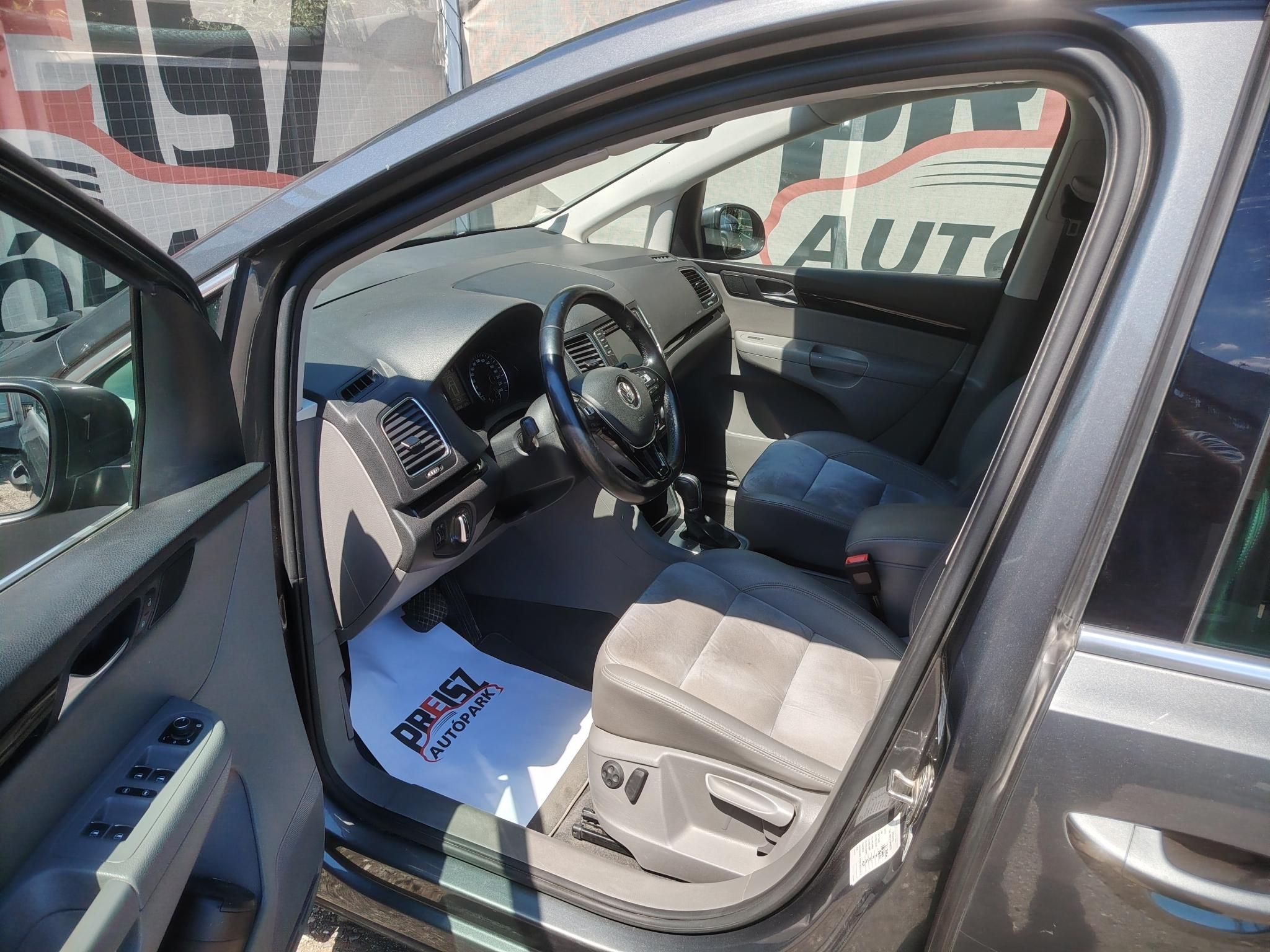 VOLKSWAGEN SHARAN 2.0 TDI BMT SCR Comfortline DSG [7 személy] 7 személyes Rendszeresen karbantartott Félbőr ülések Ülésfűtés