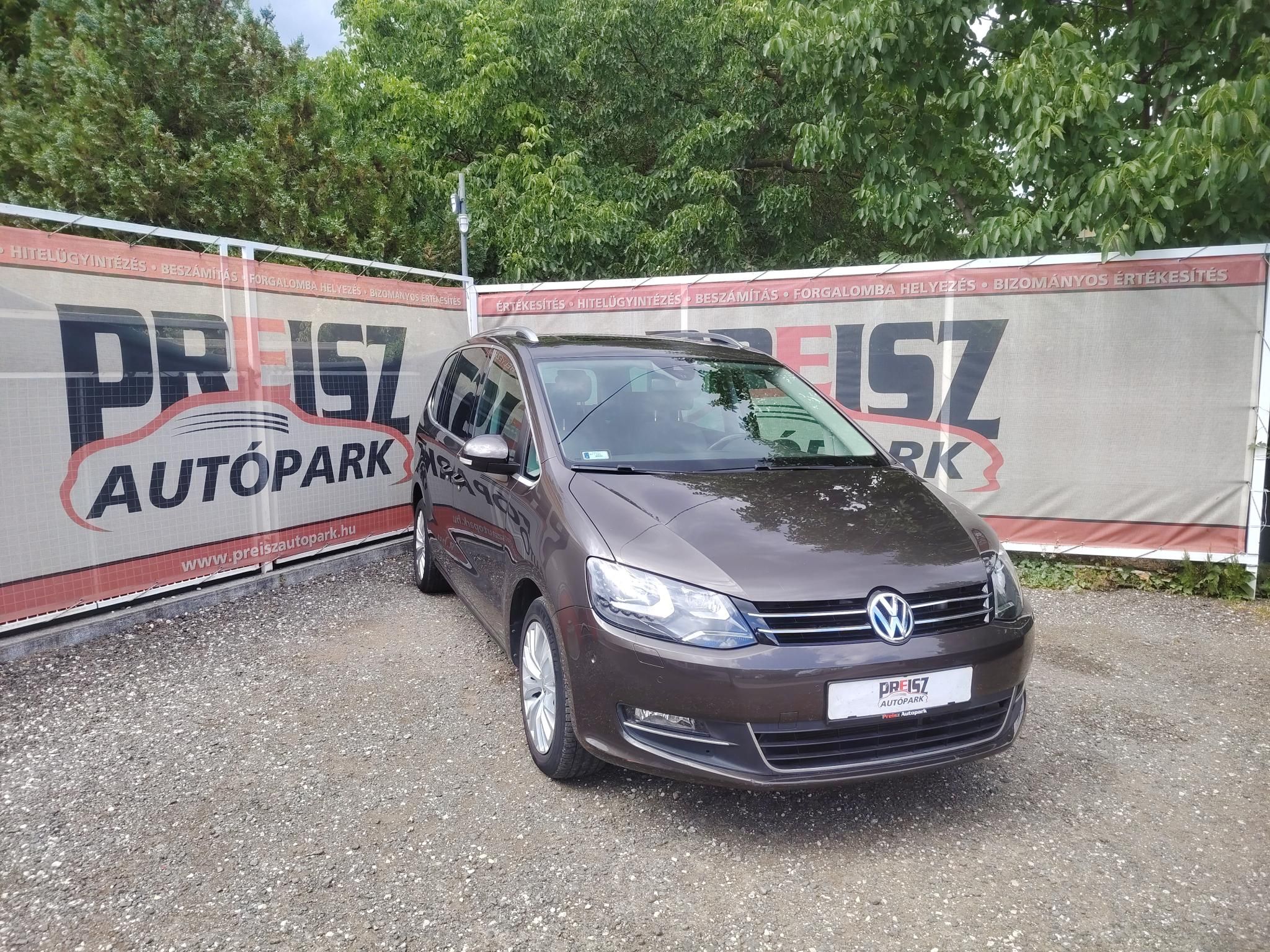 VOLKSWAGEN SHARAN 2.0 CR TDI Highline [7 személy] Panorámatető Félbőr belső Fűtött ülés El.ülés Tempomat Sérülésmentes