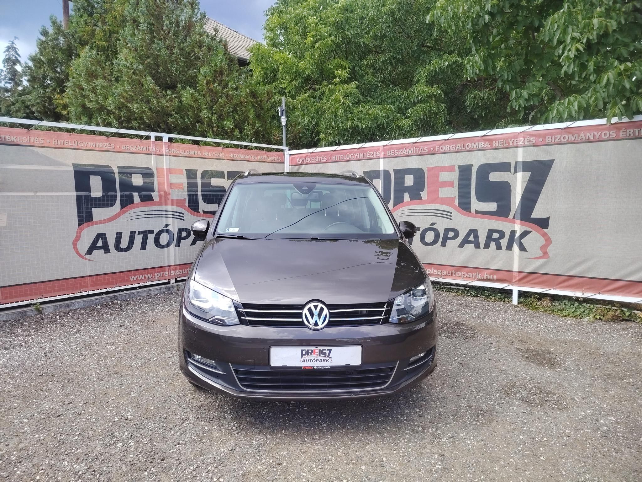 VOLKSWAGEN SHARAN 2.0 CR TDI Highline [7 személy] Panorámatető Félbőr belső Fűtött ülés El.ülés Tempomat Sérülésmentes