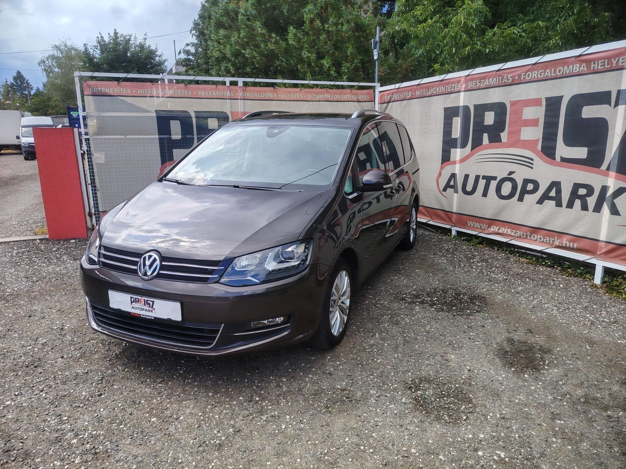 VOLKSWAGEN SHARAN 2.0 CR TDI Highline [7 személy] Panorámatető Félbőr belső Fűtött ülés El.ülés Tempomat Sérülésmentes