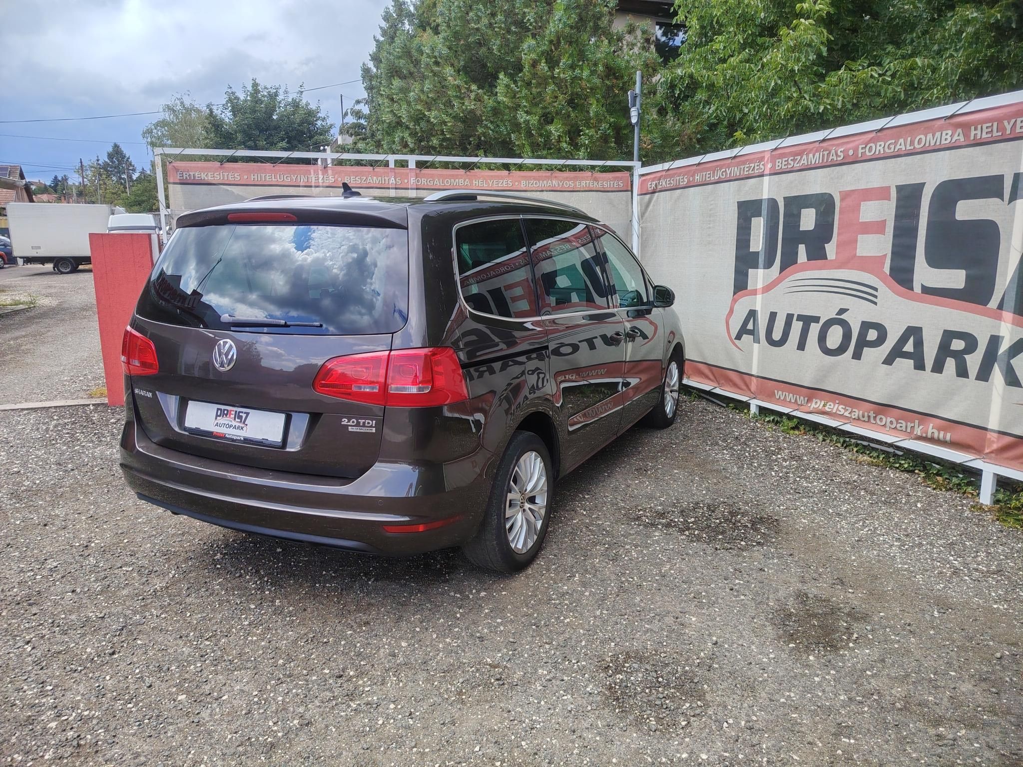 VOLKSWAGEN SHARAN 2.0 CR TDI Highline [7 személy] Panorámatető Félbőr belső Fűtött ülés El.ülés Tempomat Sérülésmentes