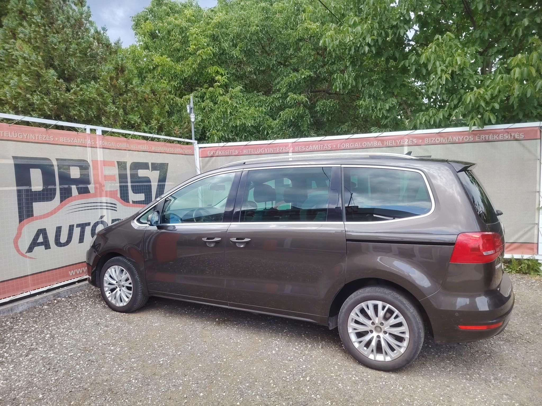 VOLKSWAGEN SHARAN 2.0 CR TDI Highline [7 személy] Panorámatető Félbőr belső Fűtött ülés El.ülés Tempomat Sérülésmentes