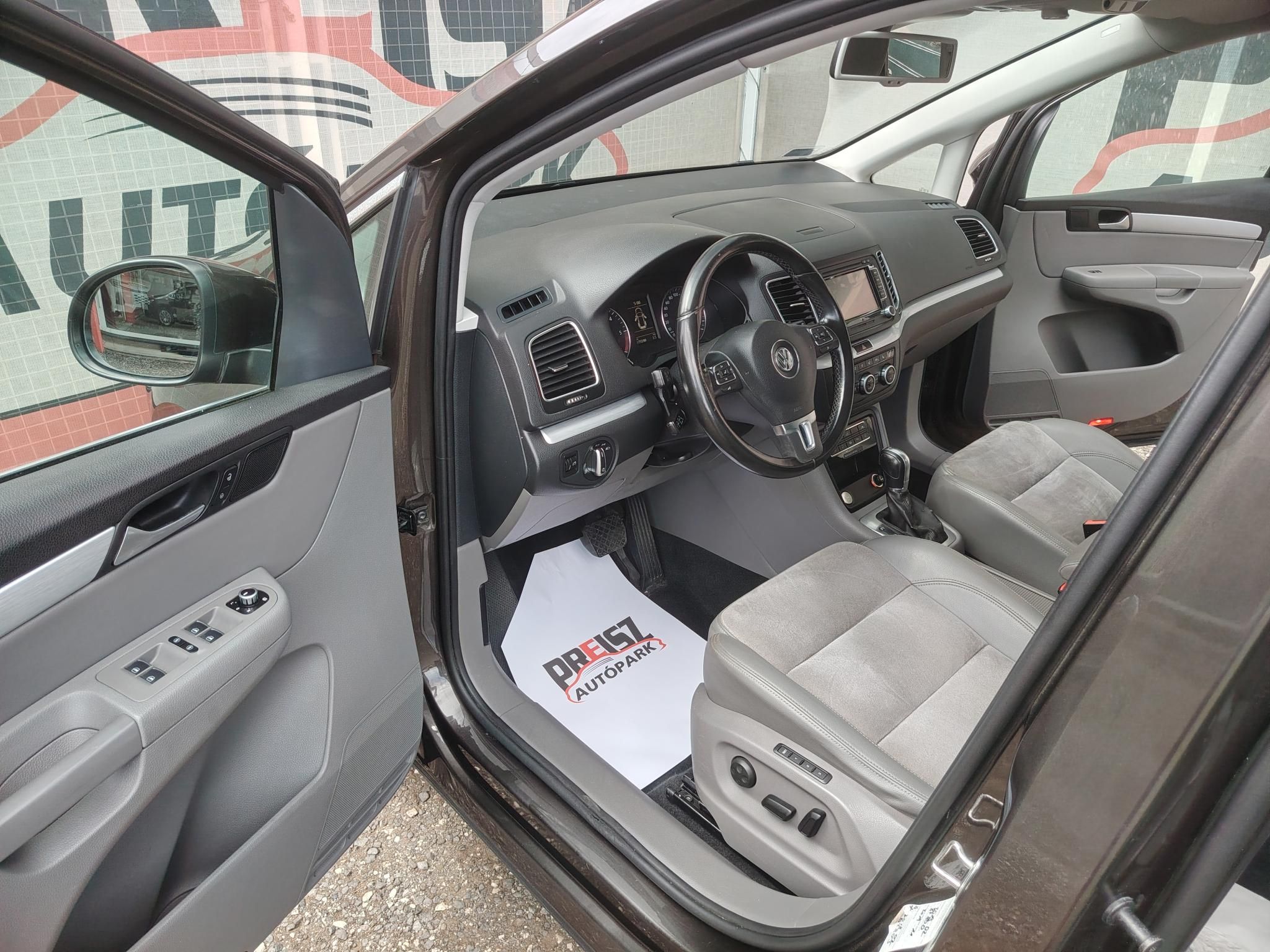 VOLKSWAGEN SHARAN 2.0 CR TDI Highline [7 személy] Panorámatető Félbőr belső Fűtött ülés El.ülés Tempomat Sérülésmentes