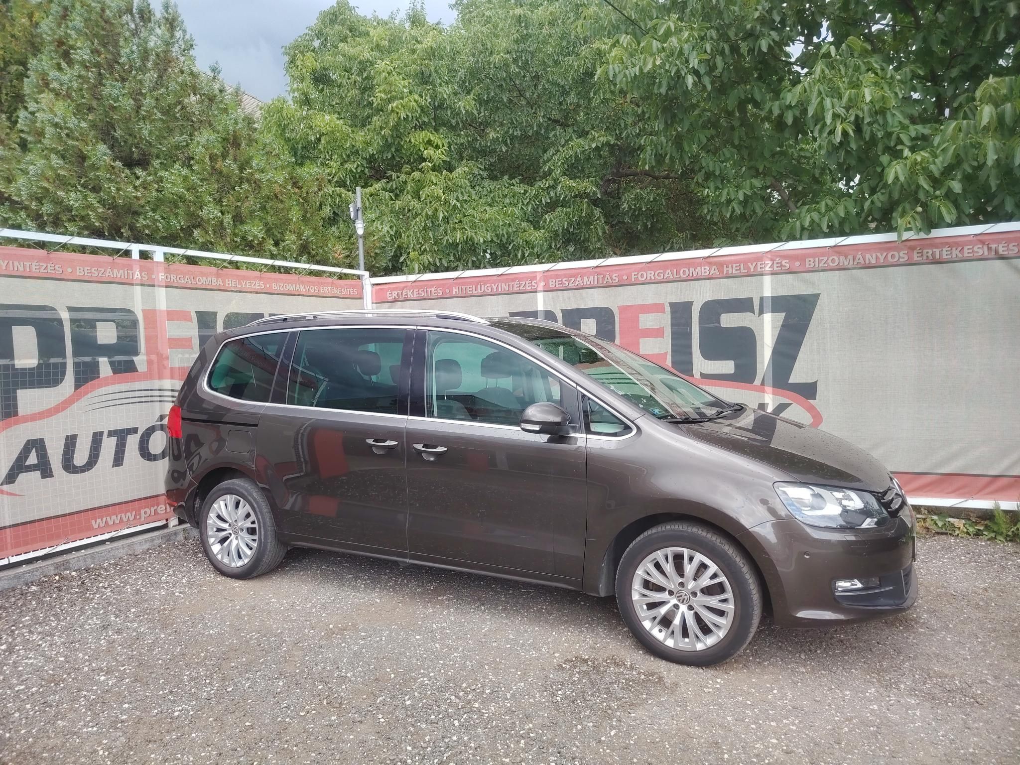VOLKSWAGEN SHARAN 2.0 CR TDI Highline [7 személy] Panorámatető Félbőr belső Fűtött ülés El.ülés Tempomat Sérülésmentes