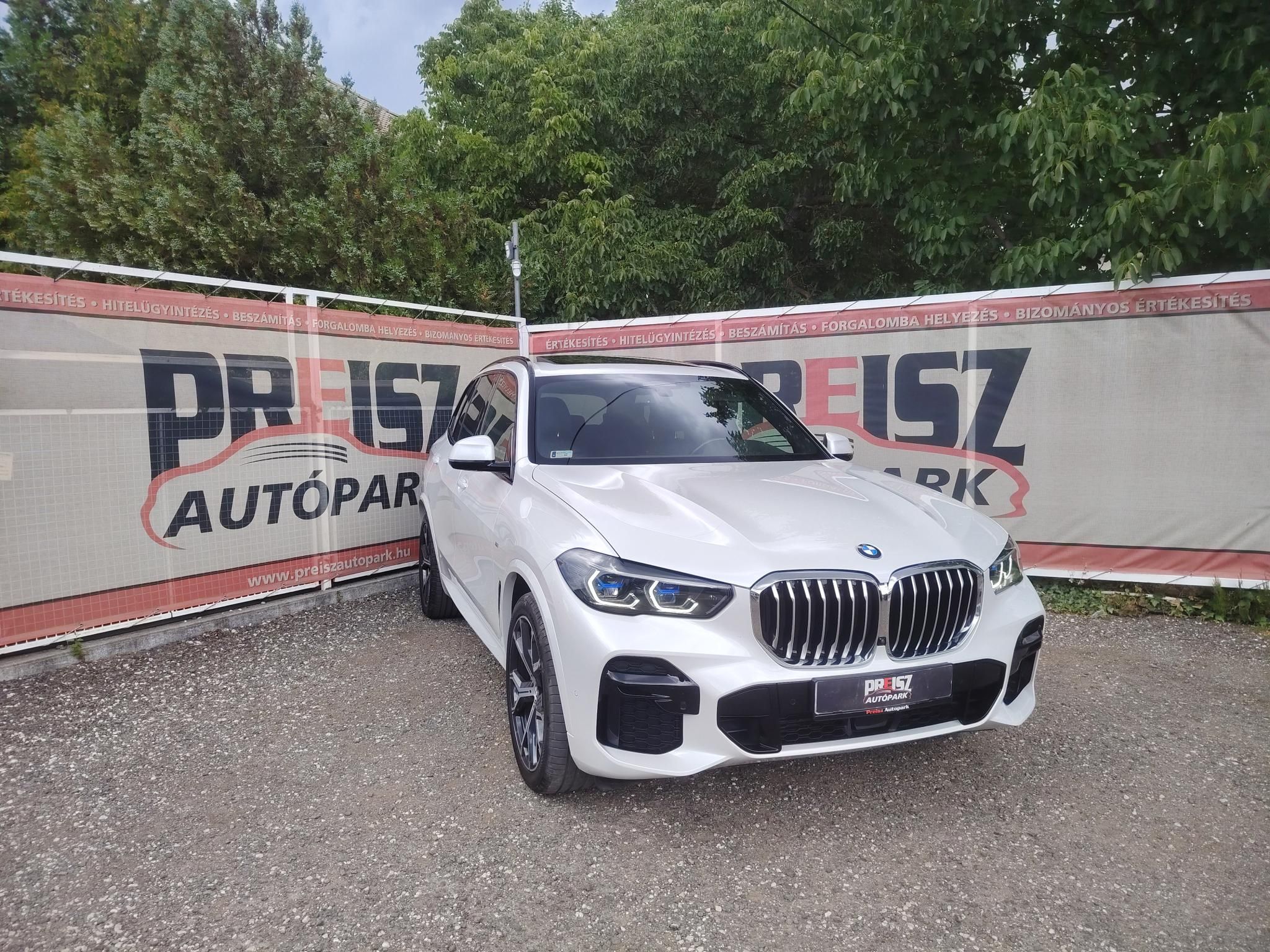 BMW X5 xDrive30d (Automata) M-Sport Keveset futott Panorámatető Vezetett szervizkönyv HUD