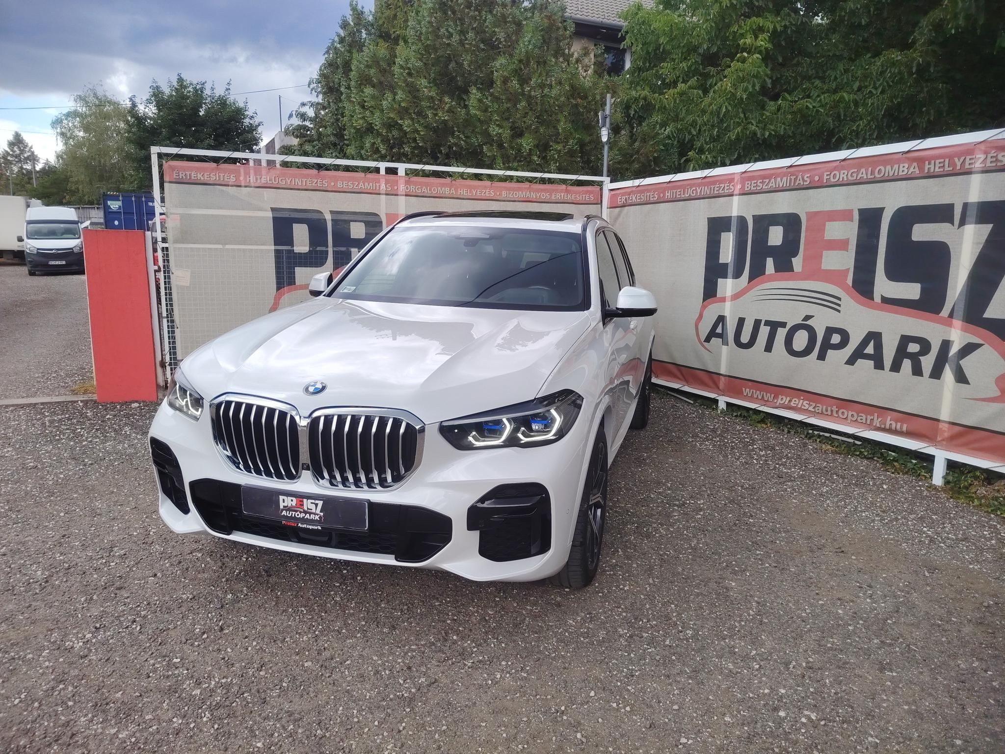 BMW X5 xDrive30d (Automata) M-Sport Keveset futott Panorámatető Vezetett szervizkönyv HUD