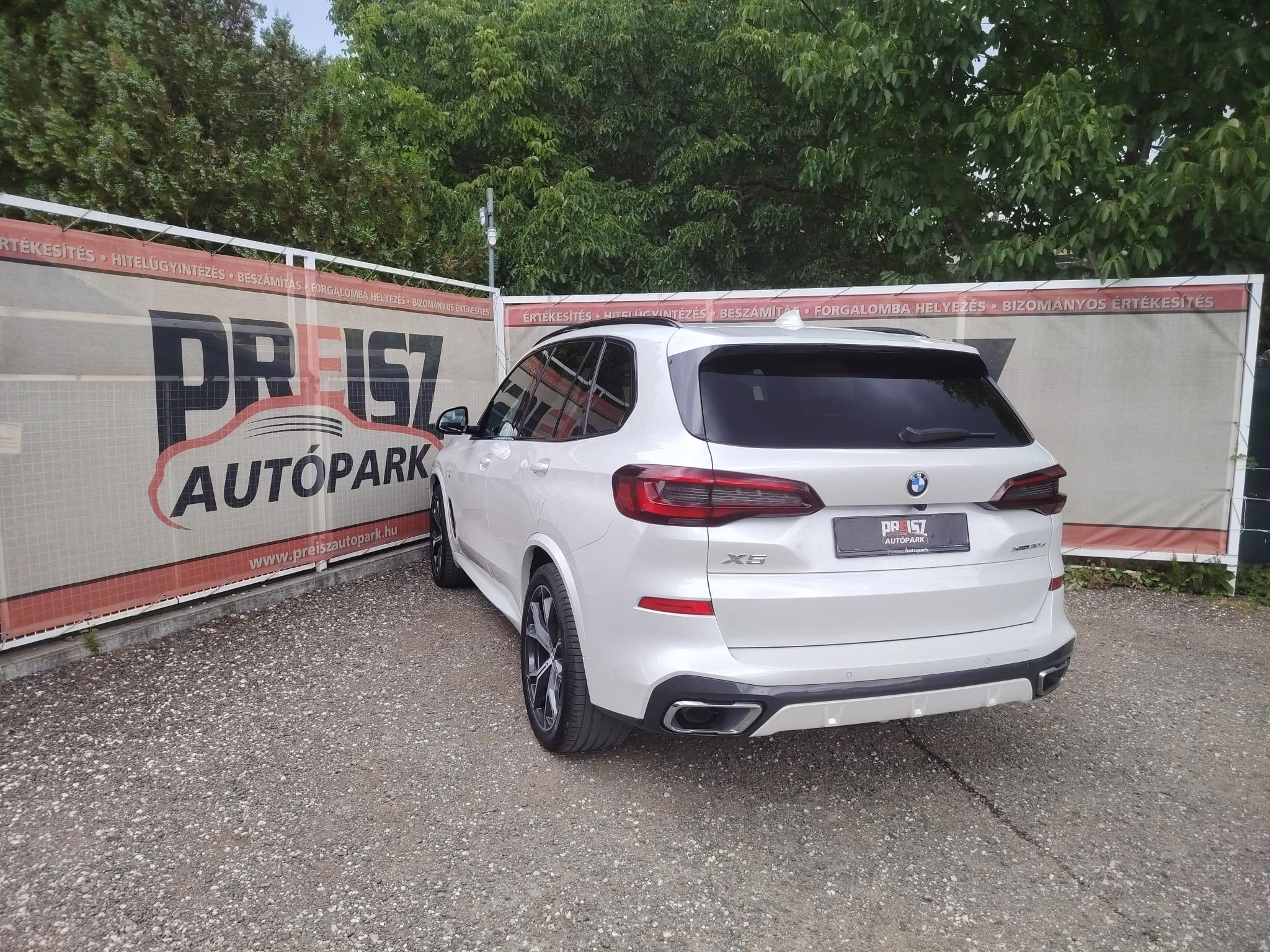 BMW X5 xDrive30d (Automata) M-Sport Keveset futott Panorámatető Vezetett szervizkönyv HUD