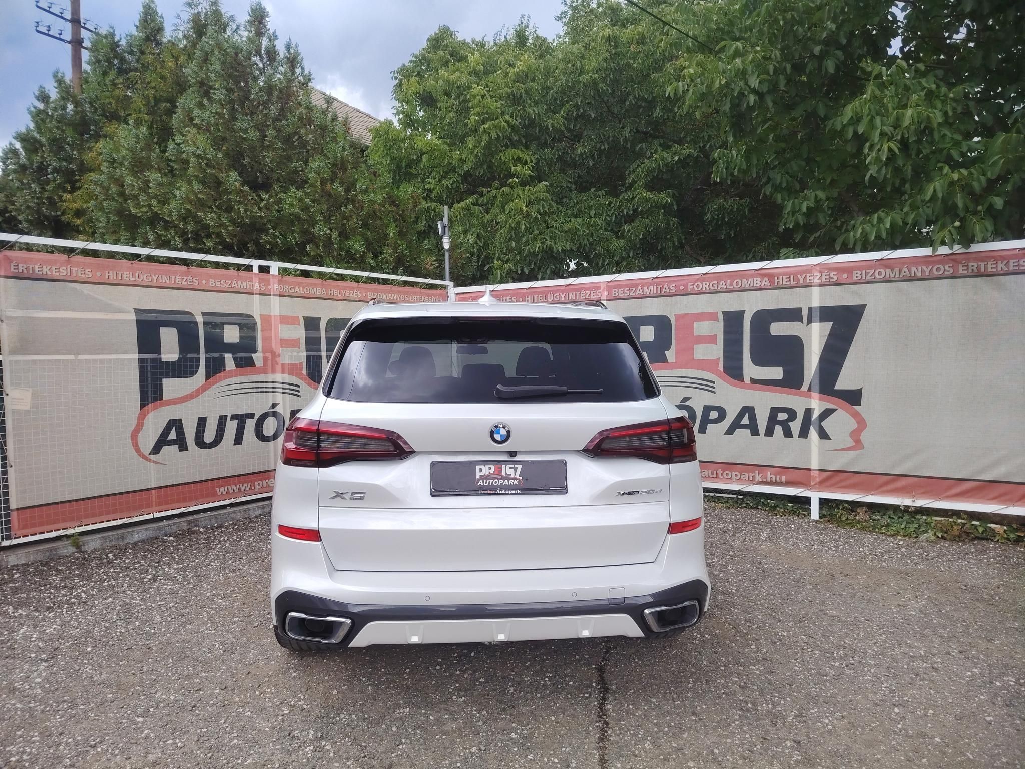 BMW X5 xDrive30d (Automata) M-Sport Keveset futott Panorámatető Vezetett szervizkönyv HUD