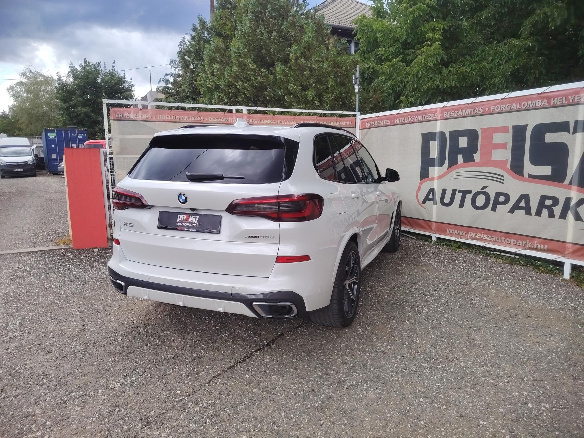 BMW X5 xDrive30d (Automata) M-Sport Keveset futott Panorámatető Vezetett szervizkönyv HUD