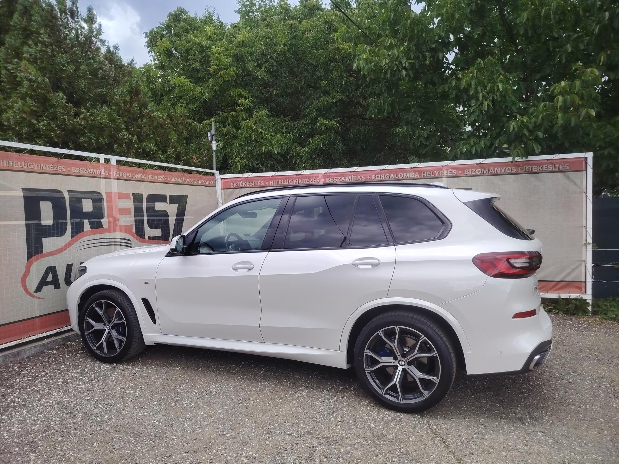 BMW X5 xDrive30d (Automata) M-Sport Keveset futott Panorámatető Vezetett szervizkönyv HUD
