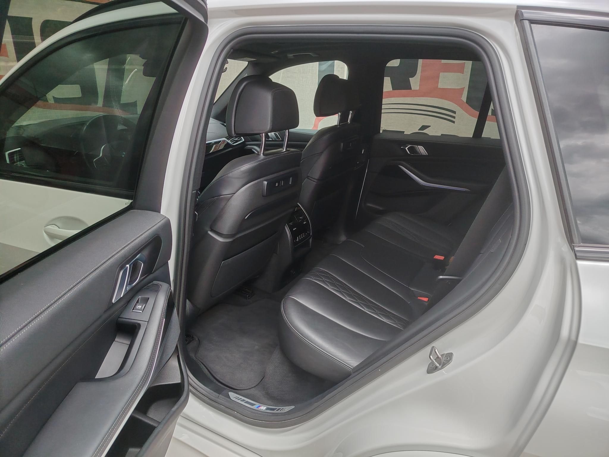 BMW X5 xDrive30d (Automata) M-Sport Keveset futott Panorámatető Vezetett szervizkönyv HUD