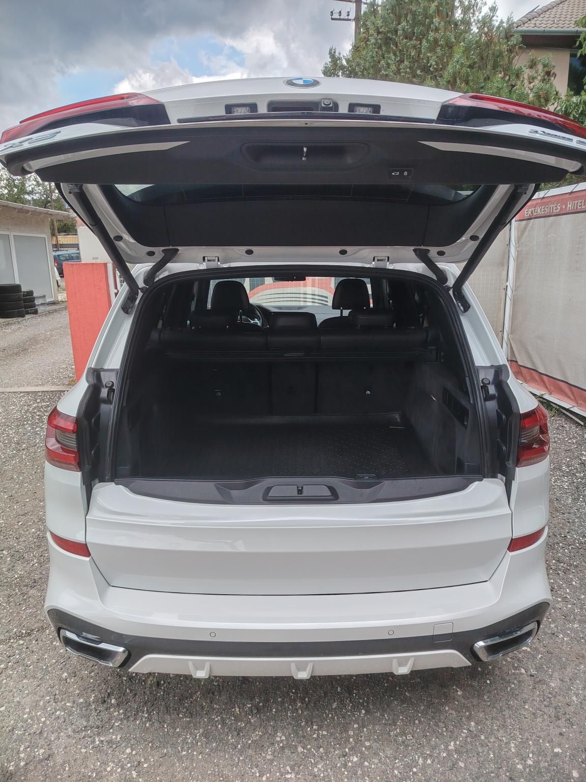 BMW X5 xDrive30d (Automata) M-Sport Keveset futott Panorámatető Vezetett szervizkönyv HUD