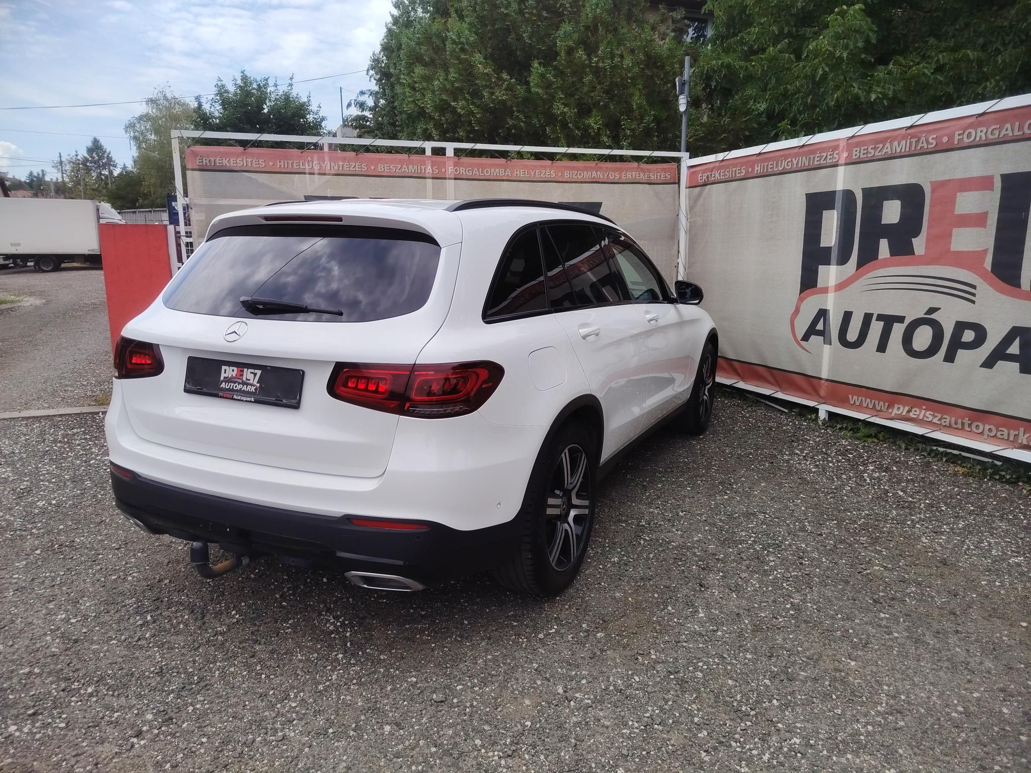 MERCEDES-BENZ GLC 200 4Matic EQ Boost 9G-TRONIC Bőr belső Motoros ülés Tempomat Fűtött ülés Vonóhorog