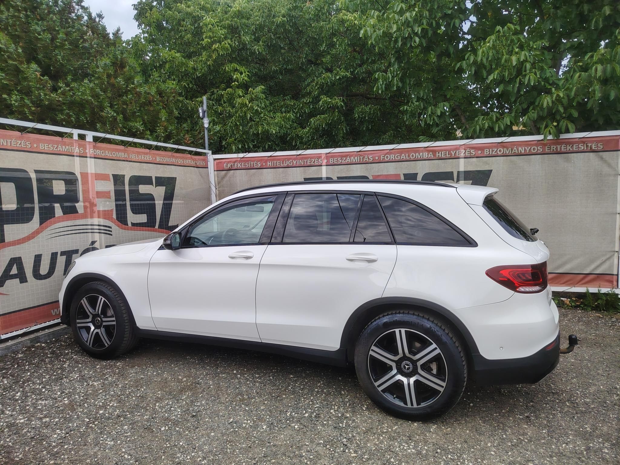 MERCEDES-BENZ GLC 200 4Matic EQ Boost 9G-TRONIC Bőr belső Motoros ülés Tempomat Fűtött ülés Vonóhorog