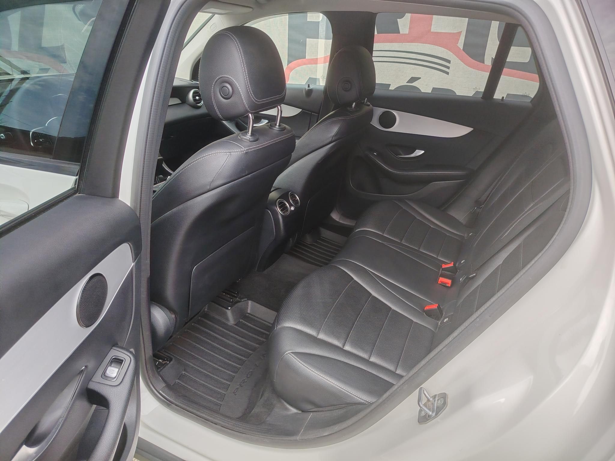 MERCEDES-BENZ GLC 200 4Matic EQ Boost 9G-TRONIC Bőr belső Motoros ülés Tempomat Fűtött ülés Vonóhorog