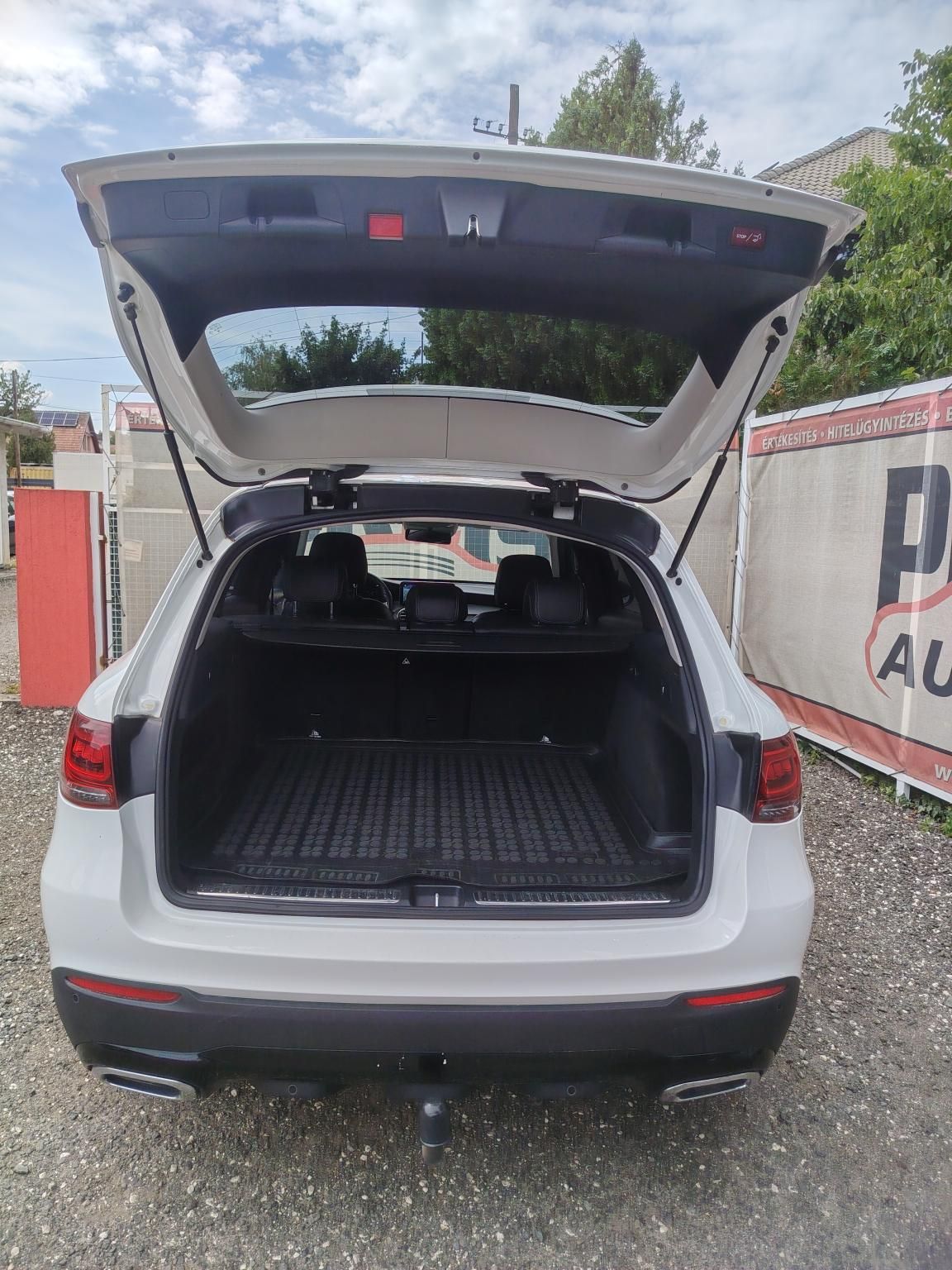 MERCEDES-BENZ GLC 200 4Matic EQ Boost 9G-TRONIC Bőr belső Motoros ülés Tempomat Fűtött ülés Vonóhorog