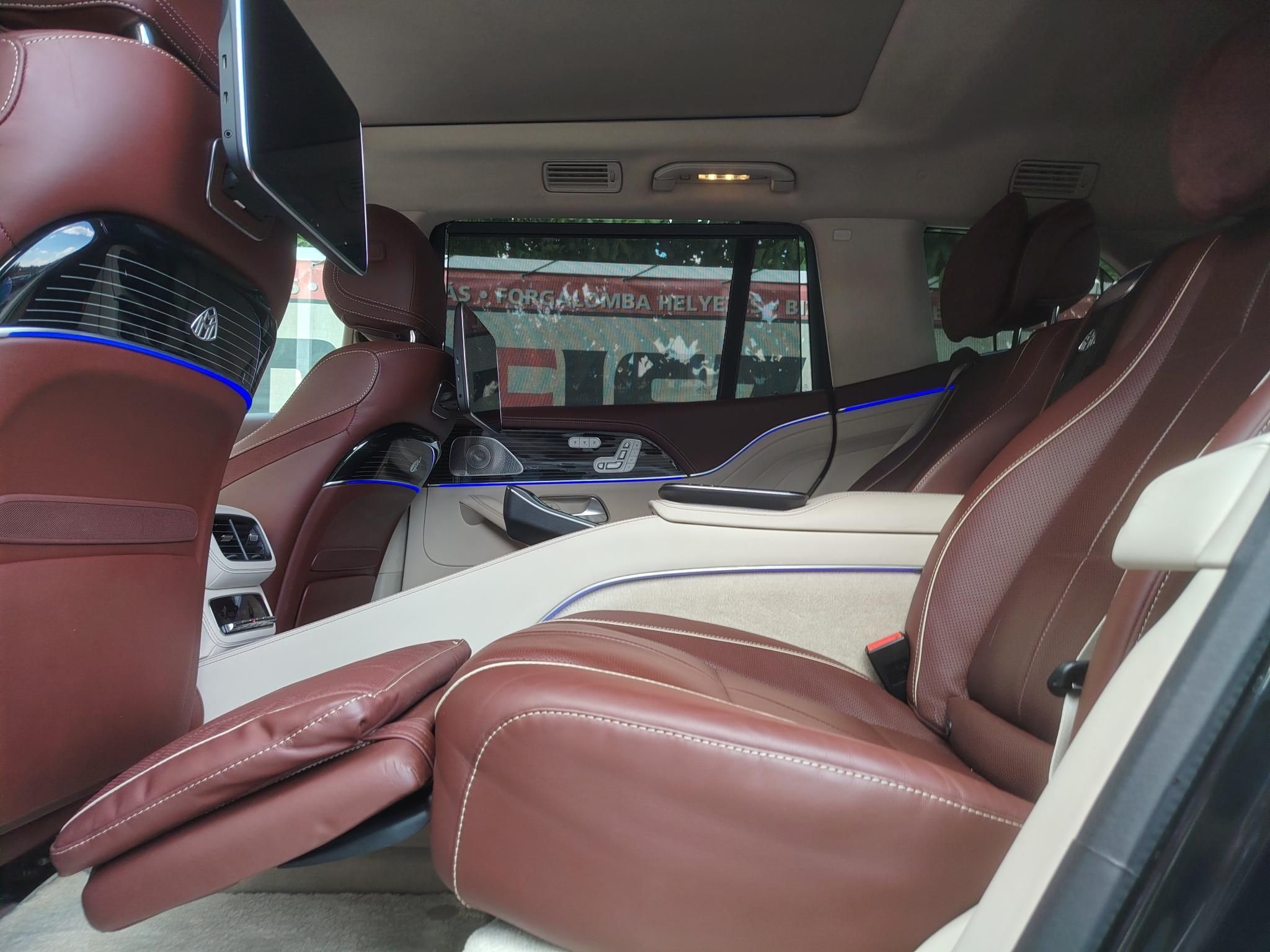 MERCEDES-MAYBACH GLS 600 4MATIC Panorámatető Bőrbelső 4 Fűtött/hűtött elektromos ülés Tempomat Pezsgőhűtő