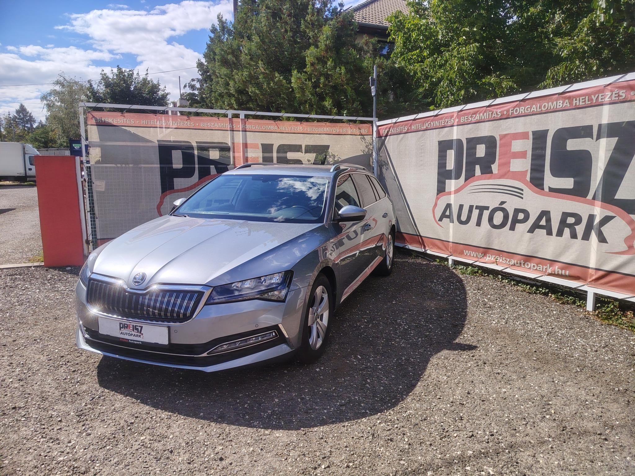 SKODA SUPERB 1.4 TSI iV PHEV Ambition DSG Hűthető kesztyűtartó Kihajtható vonóhorog Keyless Első-hátsó parkolóradar