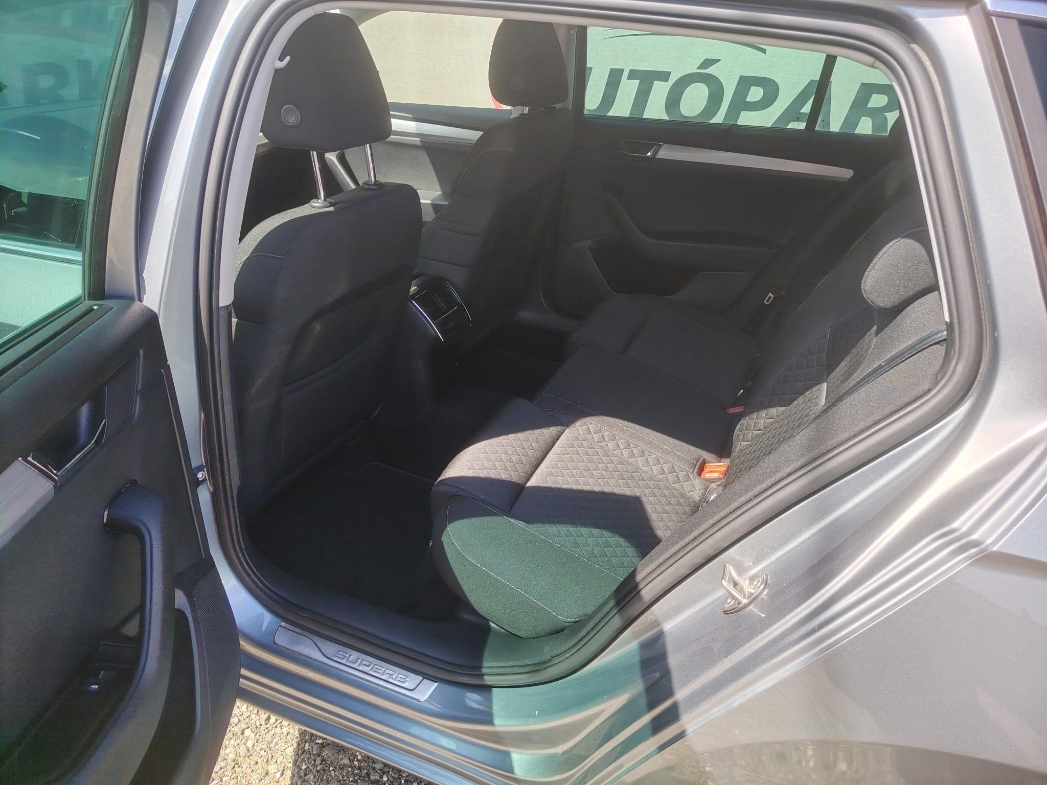 SKODA SUPERB 1.4 TSI iV PHEV Ambition DSG Hűthető kesztyűtartó Kihajtható vonóhorog Keyless Első-hátsó parkolóradar