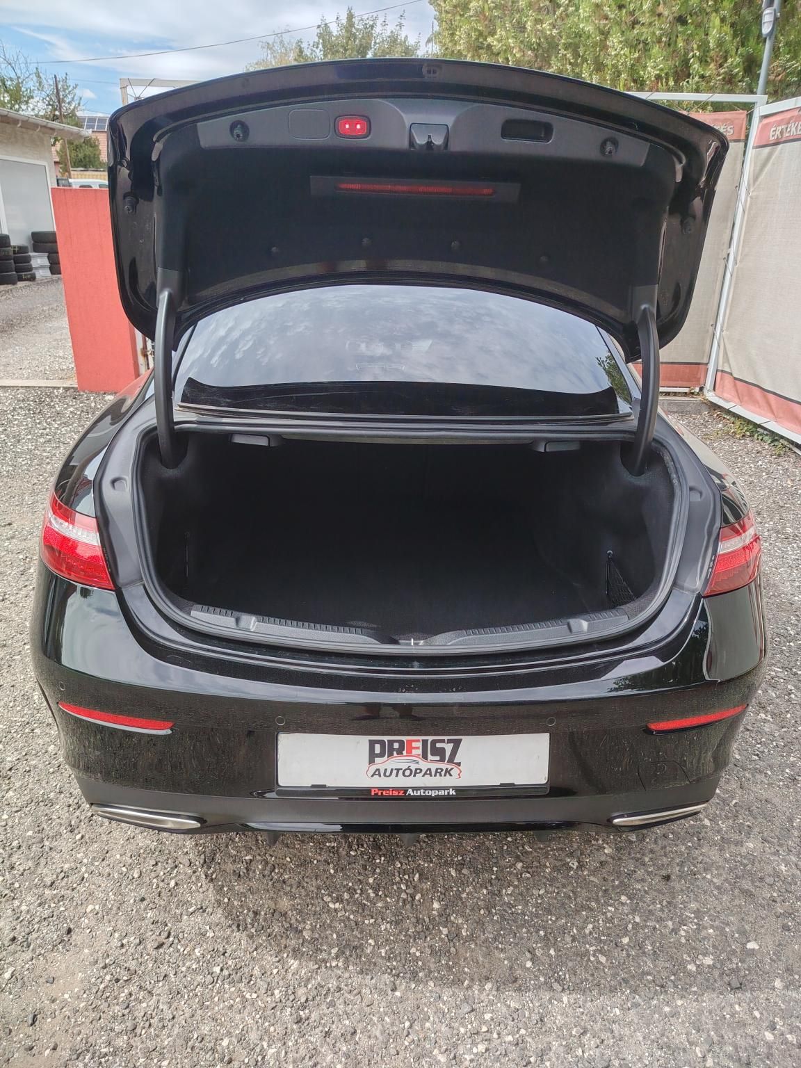MERCEDES-BENZ E 200 9G-TRONIC Coupe Bőr belső Motoros ülés Tempomat Fűtött ülés