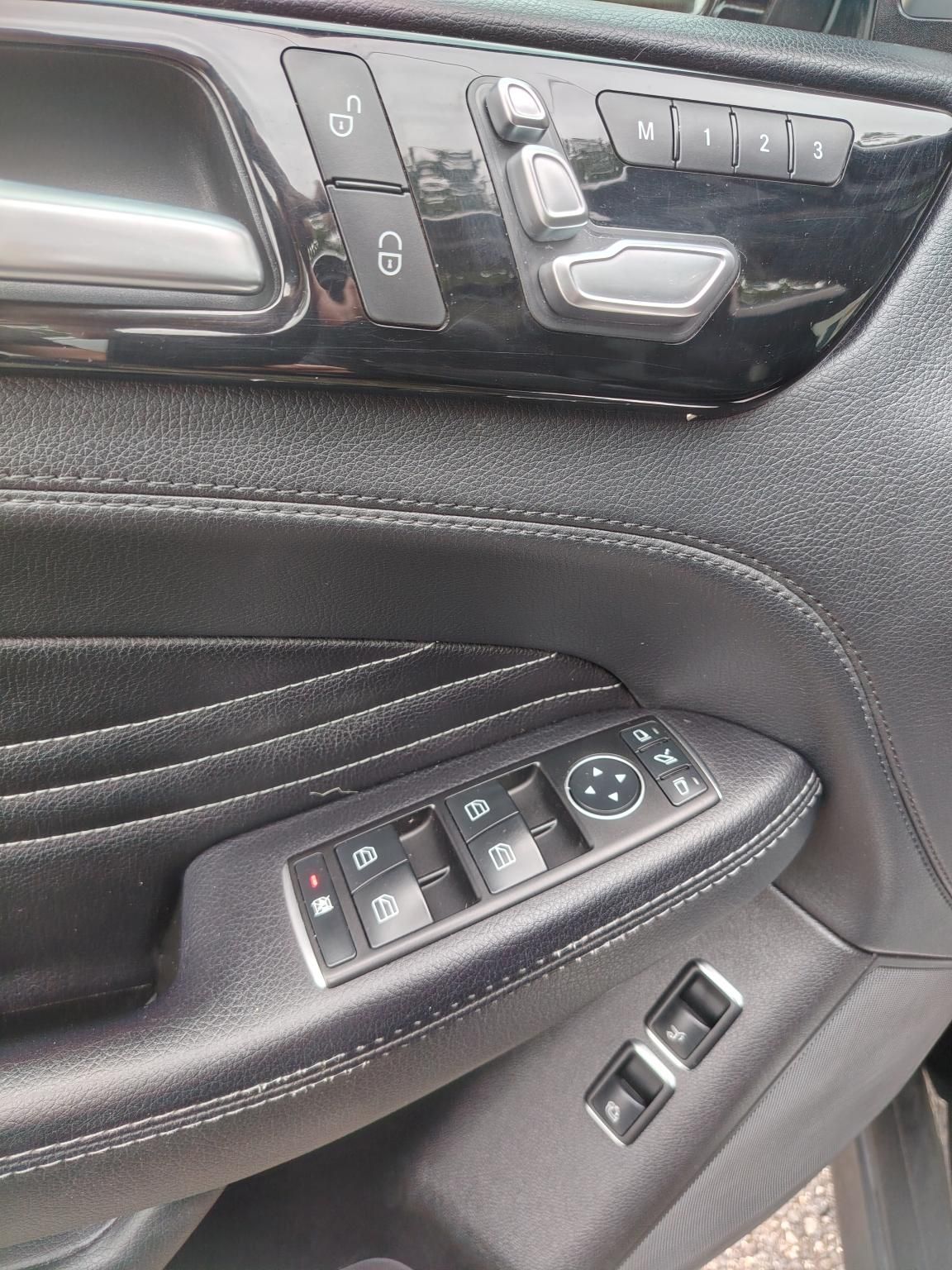 MERCEDES-BENZ GLE 400 4Matic (Automata) Áfás Panorámatető 360-as kamera Bőrbelső Fűtött ülés El.ülés Tempomat