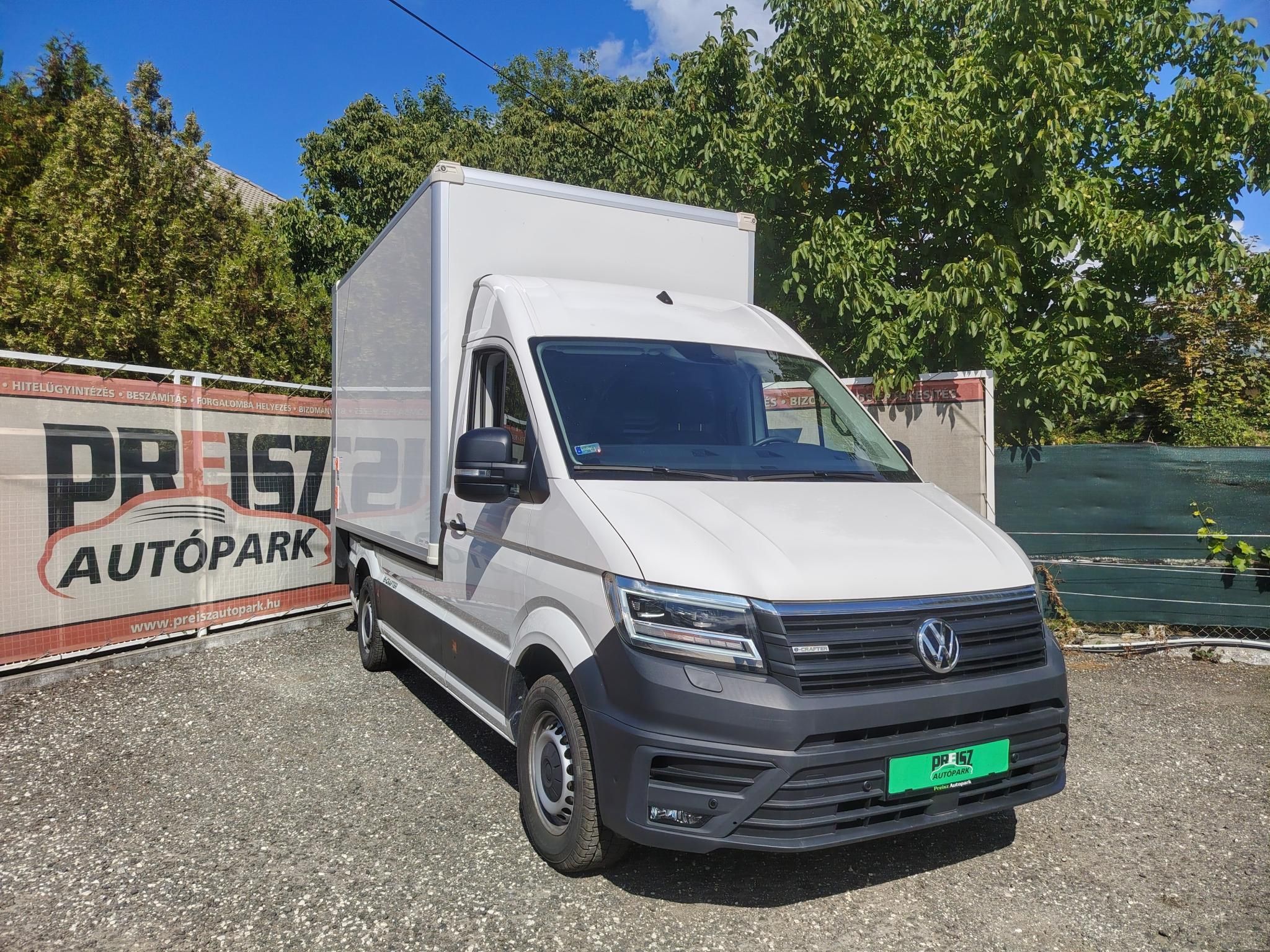 VOLKSWAGEN CRAFTER eCrafter 4418 km!!! Dobozos felépítmény Emelőhátfal 3 személyes Fűtött ülés