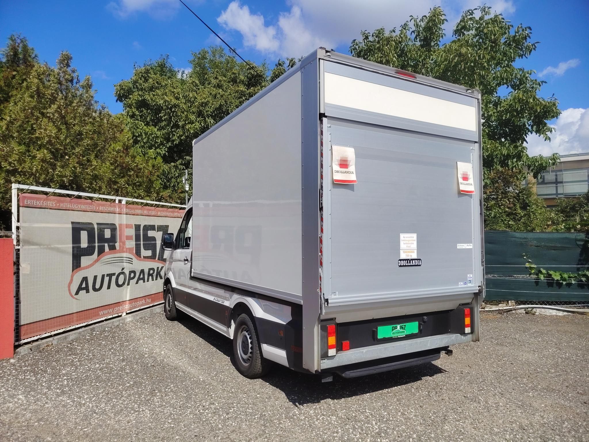VOLKSWAGEN CRAFTER eCrafter 4418 km!!! Dobozos felépítmény Emelőhátfal 3 személyes Fűtött ülés