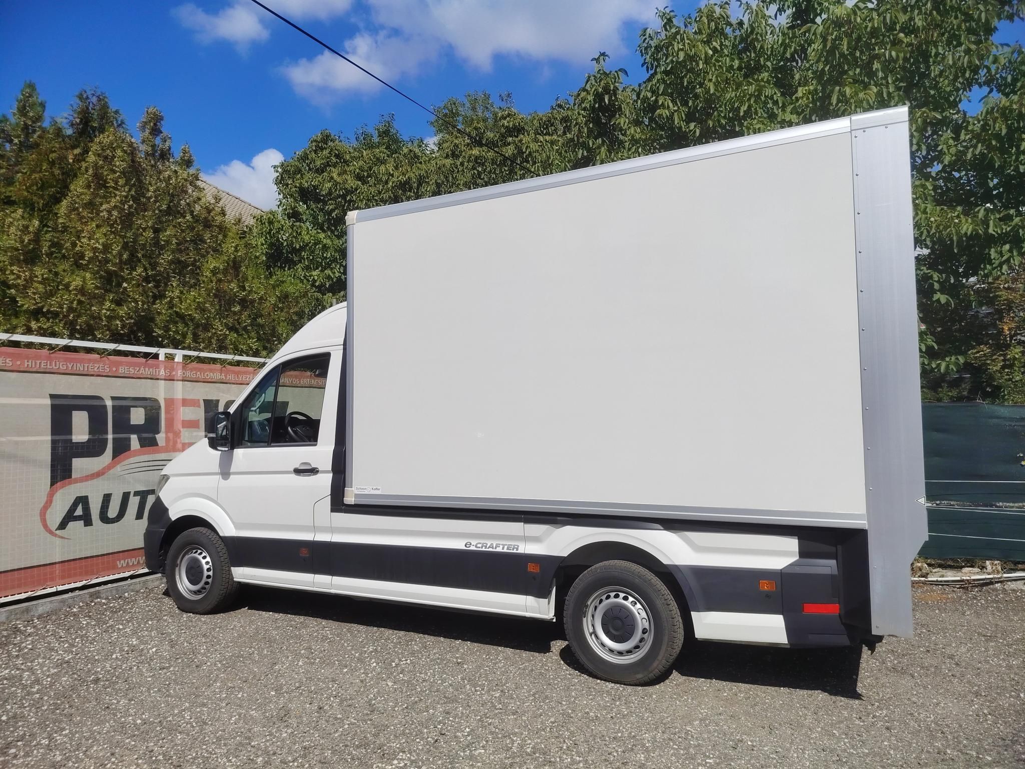 VOLKSWAGEN CRAFTER eCrafter 4418 km!!! Dobozos felépítmény Emelőhátfal 3 személyes Fűtött ülés